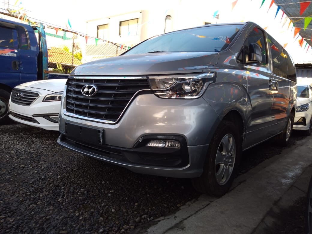 jeepetas y camionetas - HYUNDAI GRAND STAREX  0