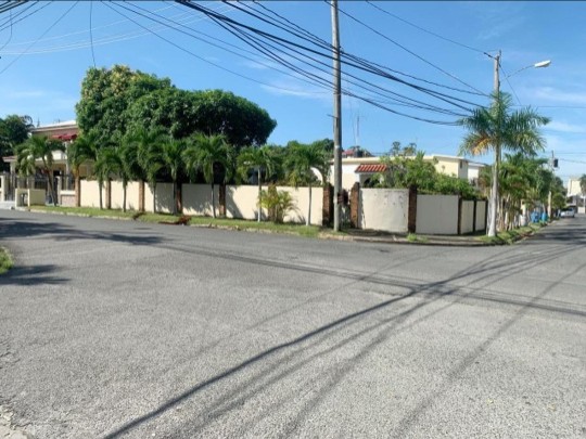 casas - Casa en los prados comercial 1