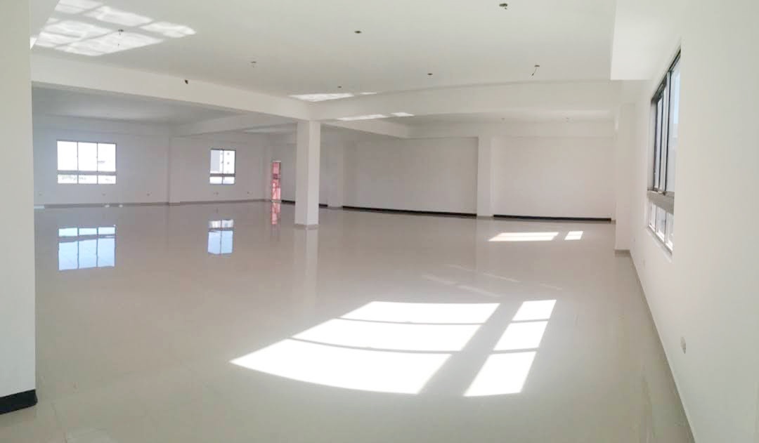 oficinas y locales comerciales - Local amplio en zona exclusiva 2