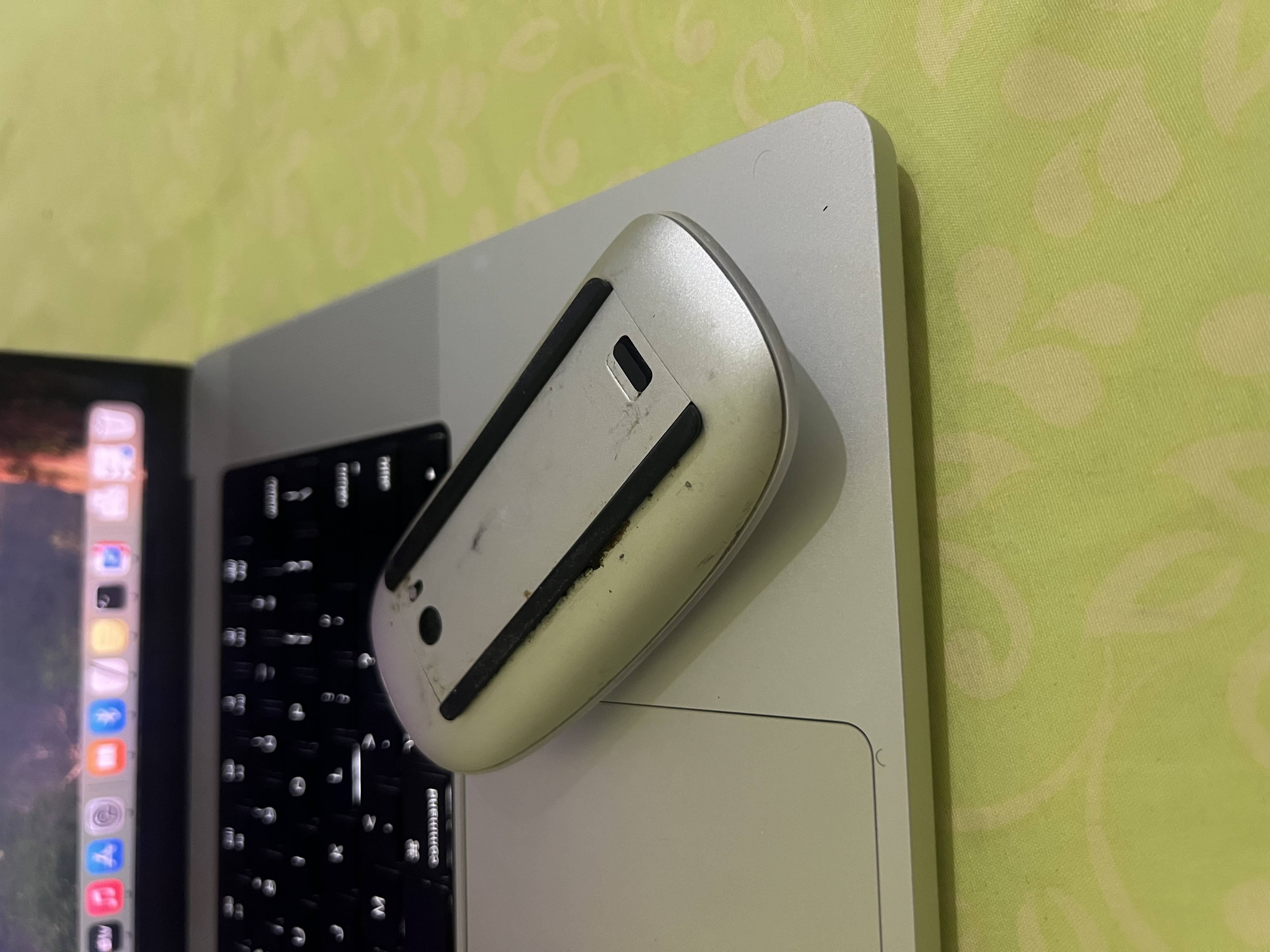 computadoras y laptops - MacBook Pro m1 libre de iCloud  5