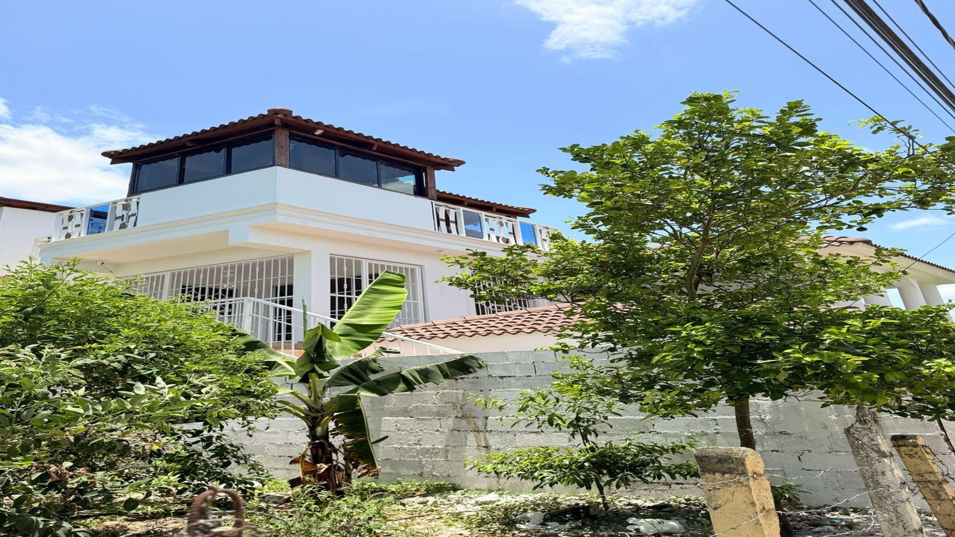 casas - CASA EN VENTA EN LOS JARDINES DEL NORTE, SANTIAGO. 2