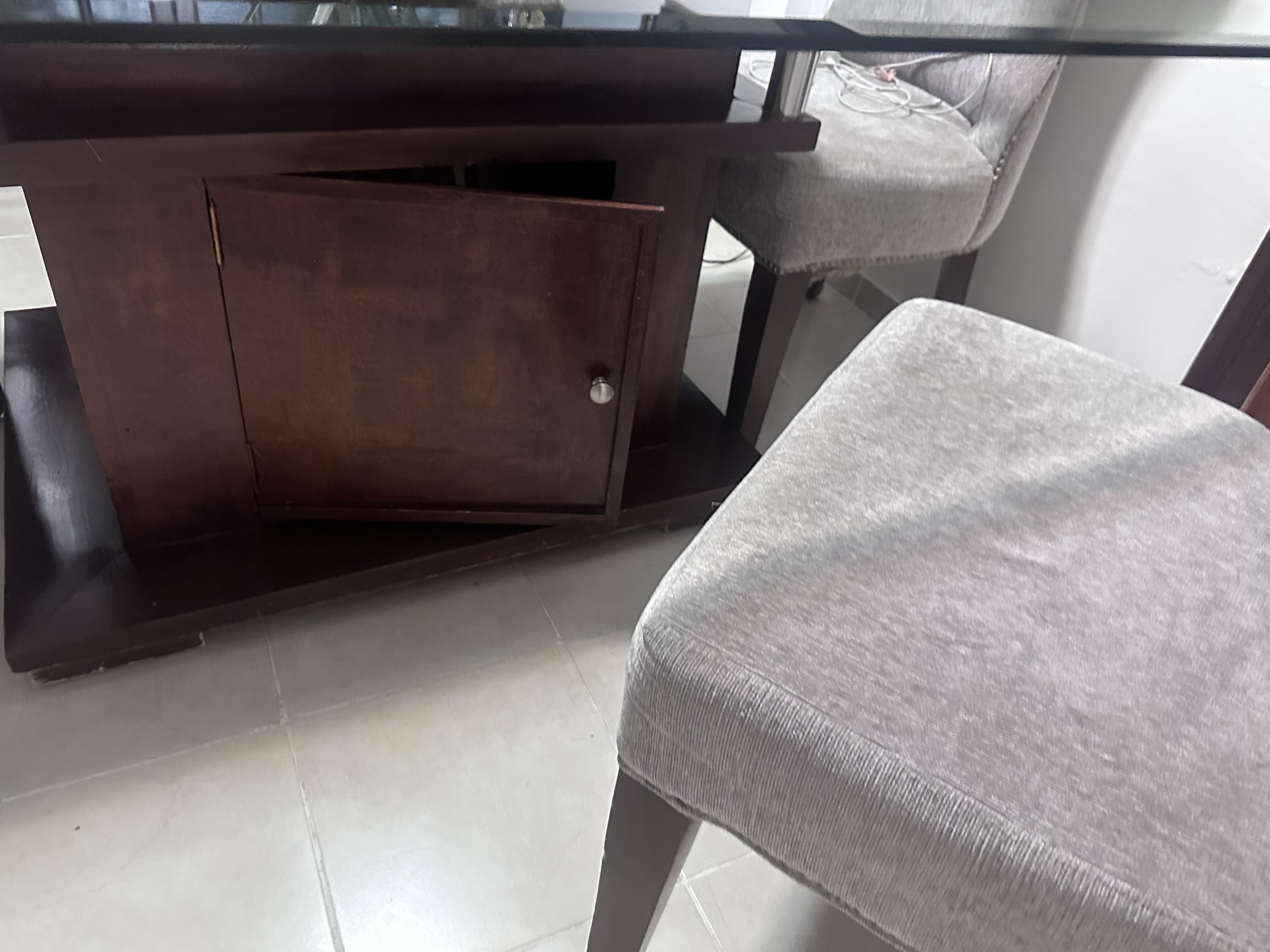 muebles y colchones - comedor de 4 Sillas grandes.  2