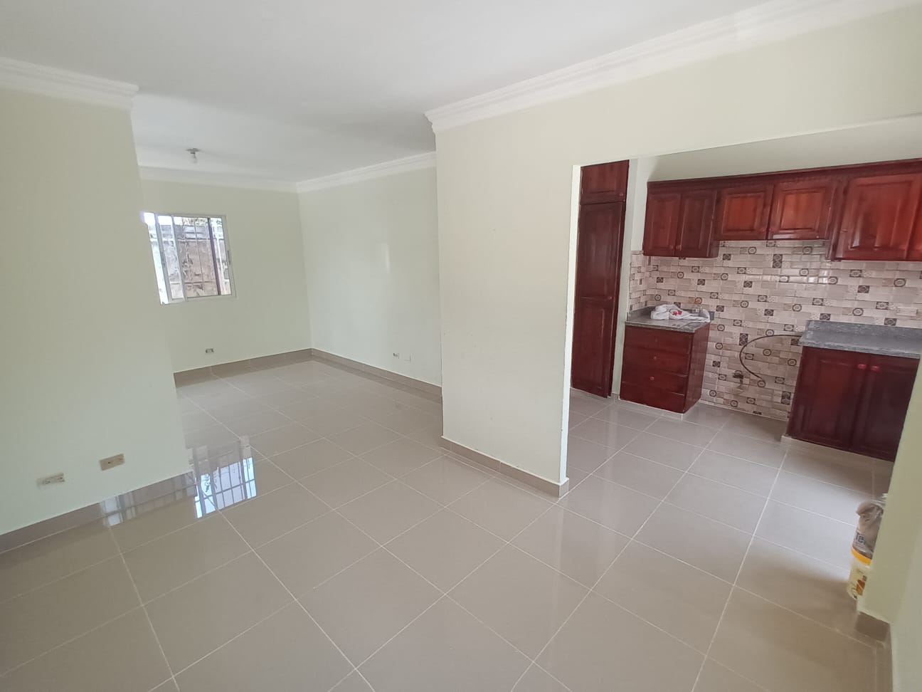 casas - Se alquila amplia casa  en Residencial Hispanio 6