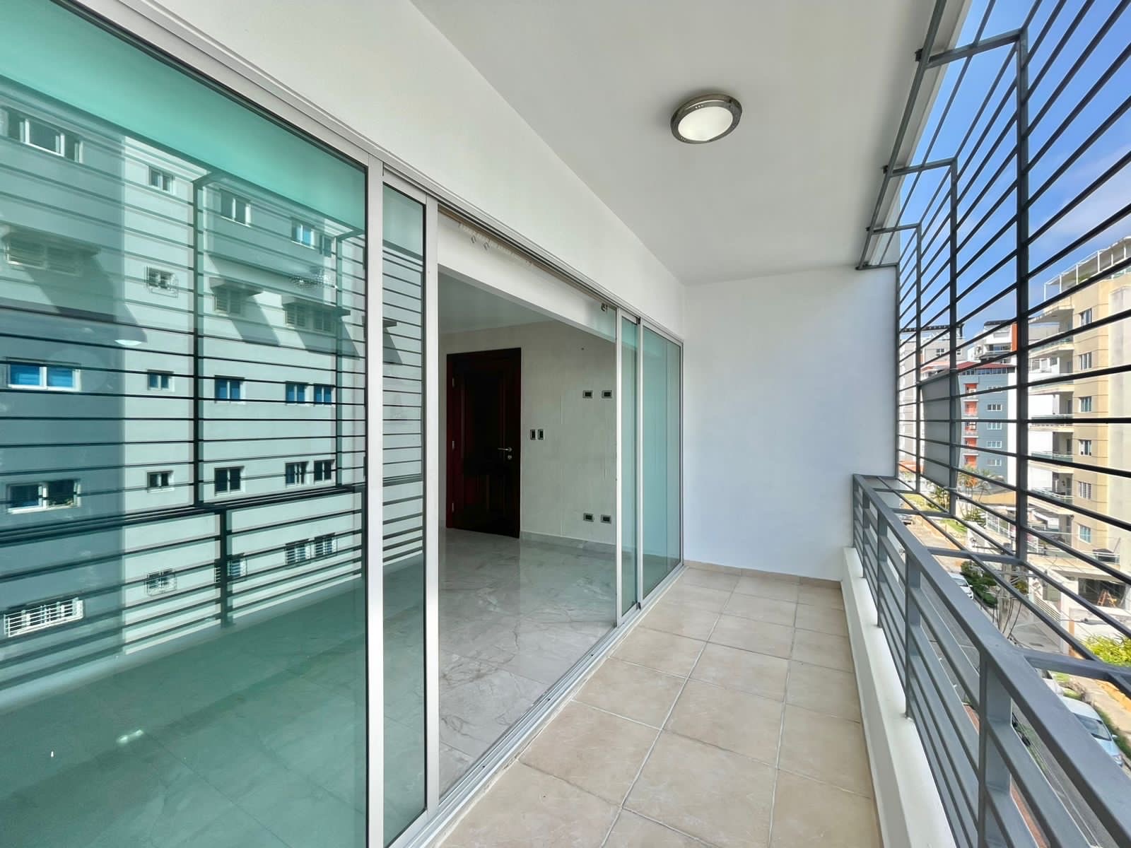apartamentos - EVARISTO MORALES APTO EN VENTA DE 3 HABITACIONES CON BAÑO 2 PARQUEOS 3