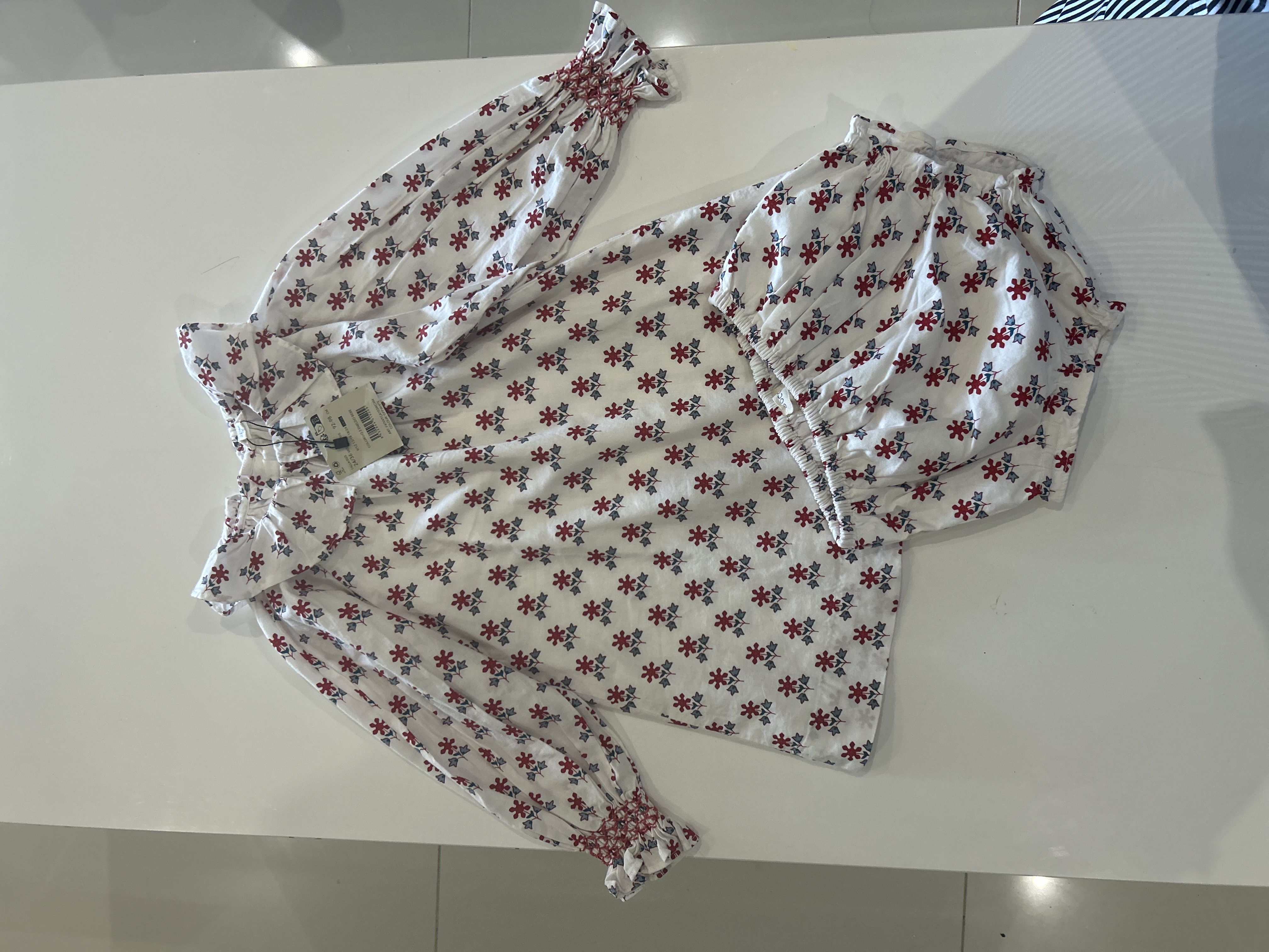 ropa y zapatos - Vendo hermoso vestido blanco con detalles rojo