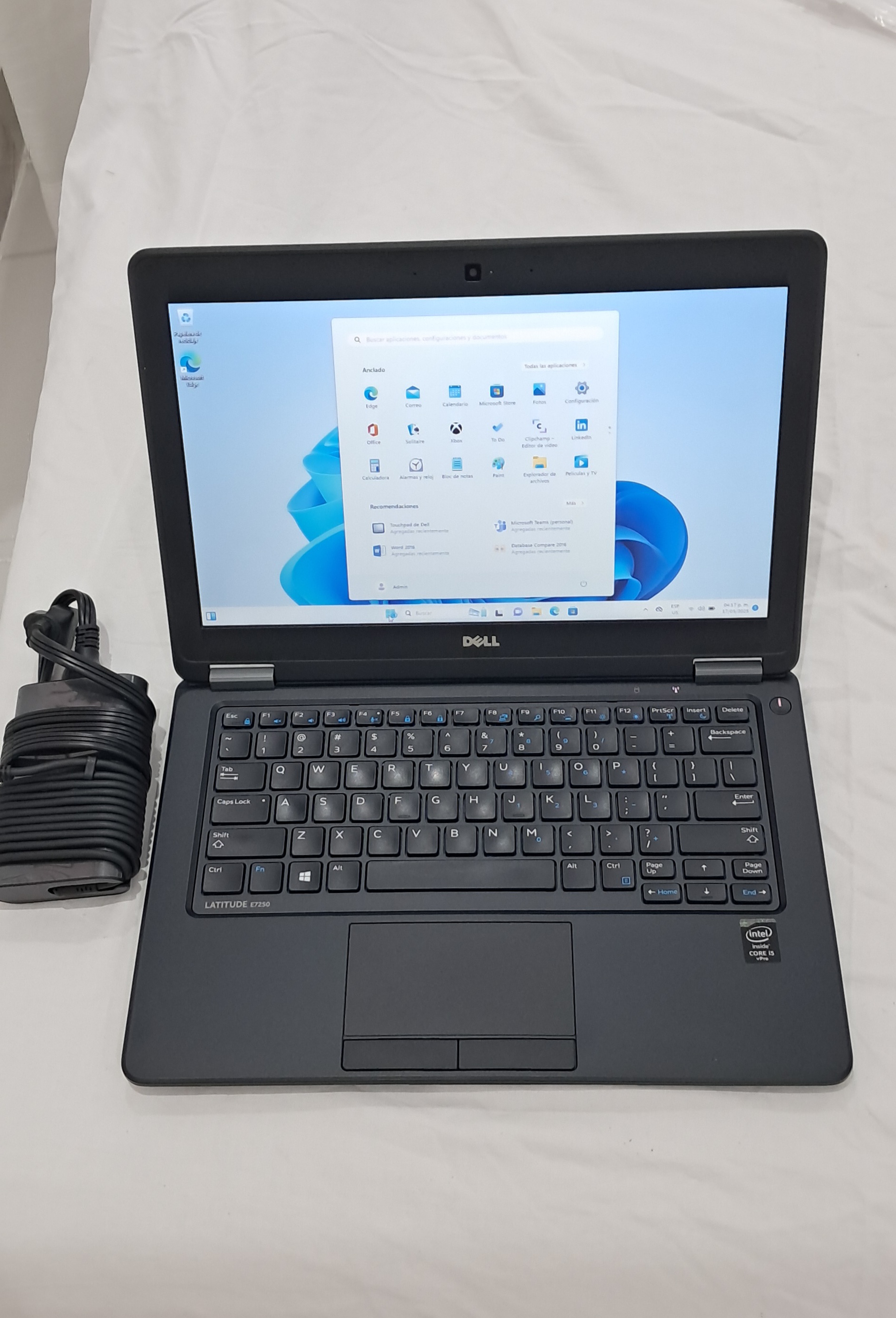 computadoras y laptops - Laptop Dell 7250 i5 256GB SSD 12GB RAM WINDOWS 11 0