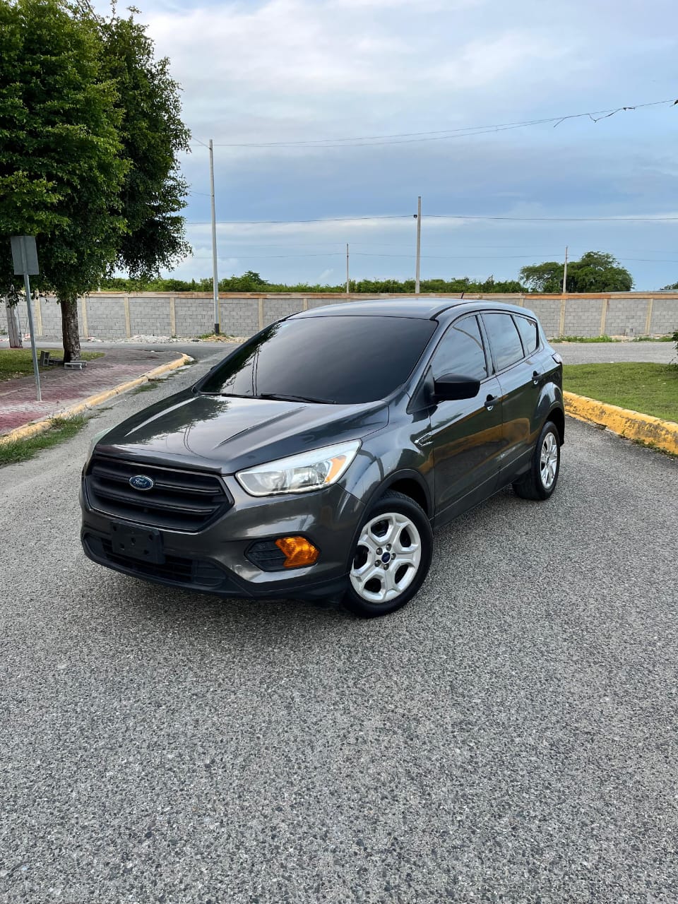 jeepetas y camionetas - 2017 Ford Escape S 0