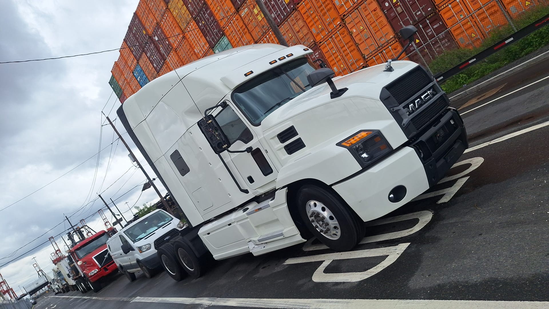 camiones y vehiculos pesados - Mack anthem 2019  motor MP 8  4