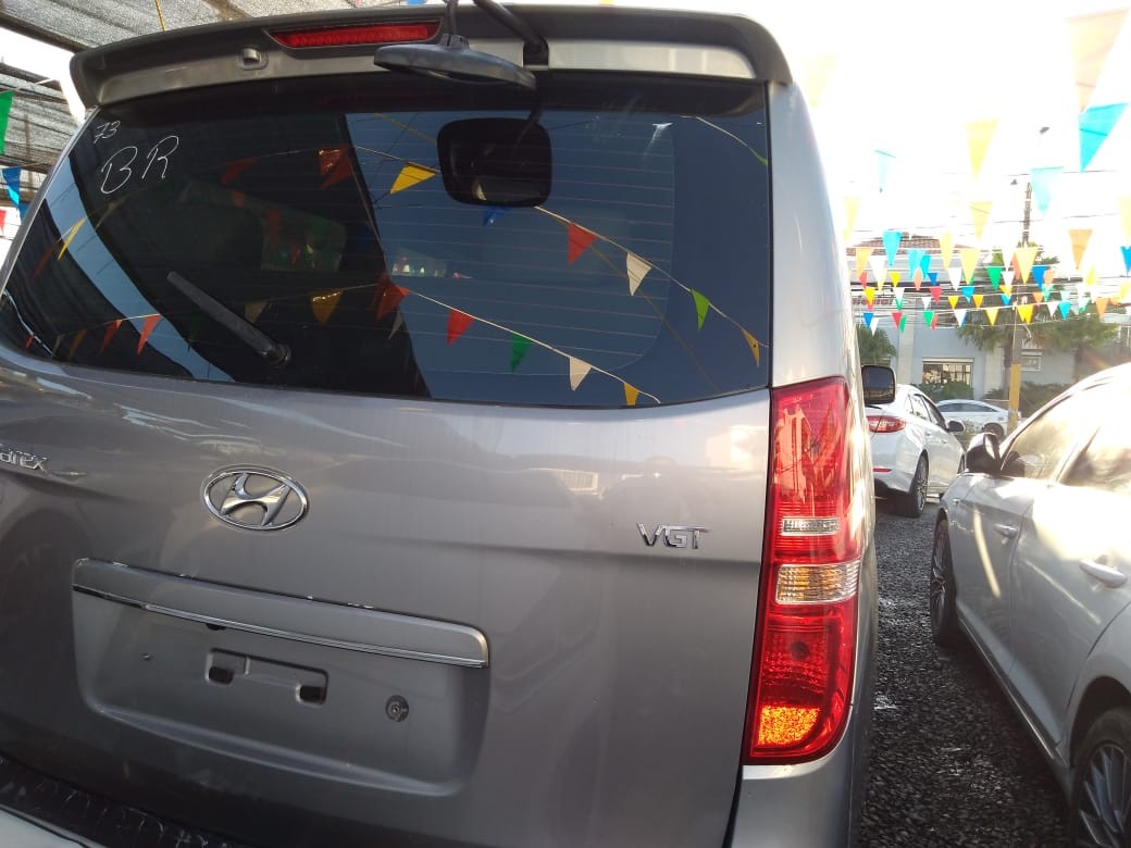 jeepetas y camionetas - HYUNDAI GRAND STAREX  4