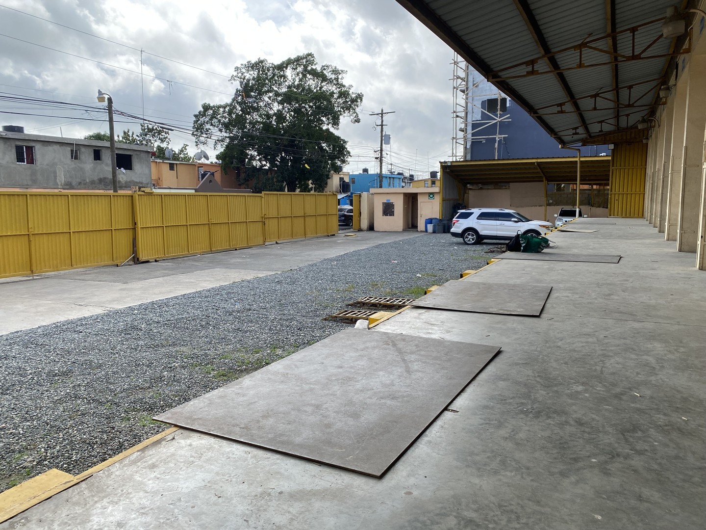 oficinas y locales comerciales - Alquilo Naves Industriales en Hainamosa 2