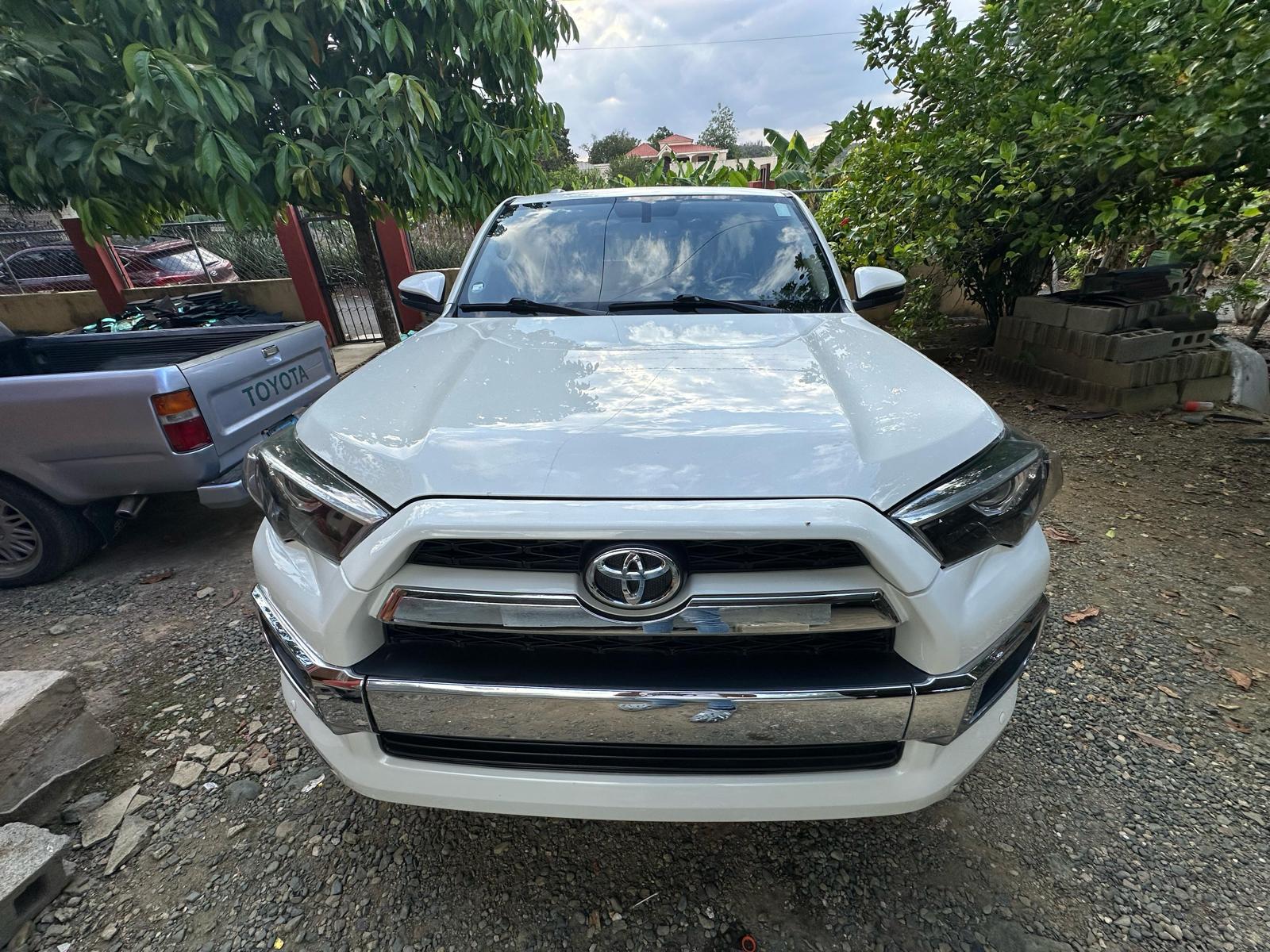 jeepetas y camionetas - Toyota 4runner sr5 2017 0