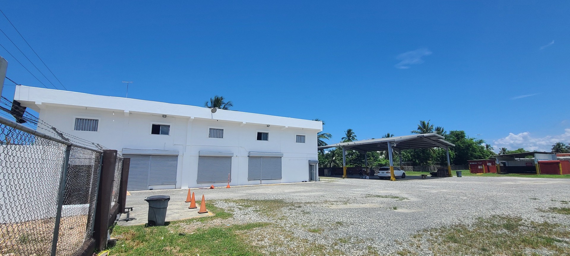 oficinas y locales comerciales - Local comercial en venta y alquiler en La Caleta, Boca Chica de 690m2 6