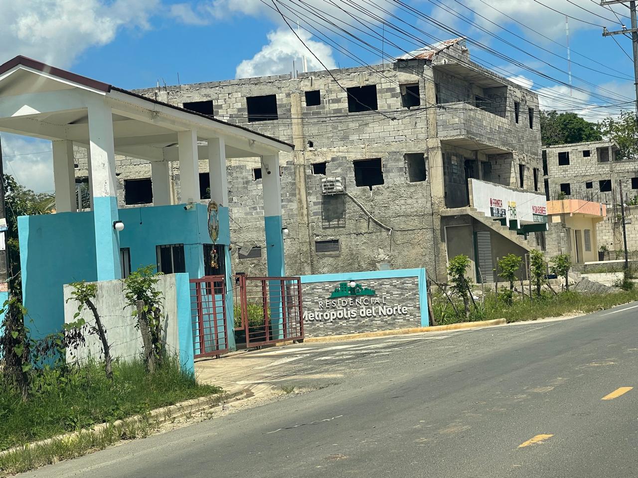 solares y terrenos - vendo solar bien ubicado en Res. metropolis  1
