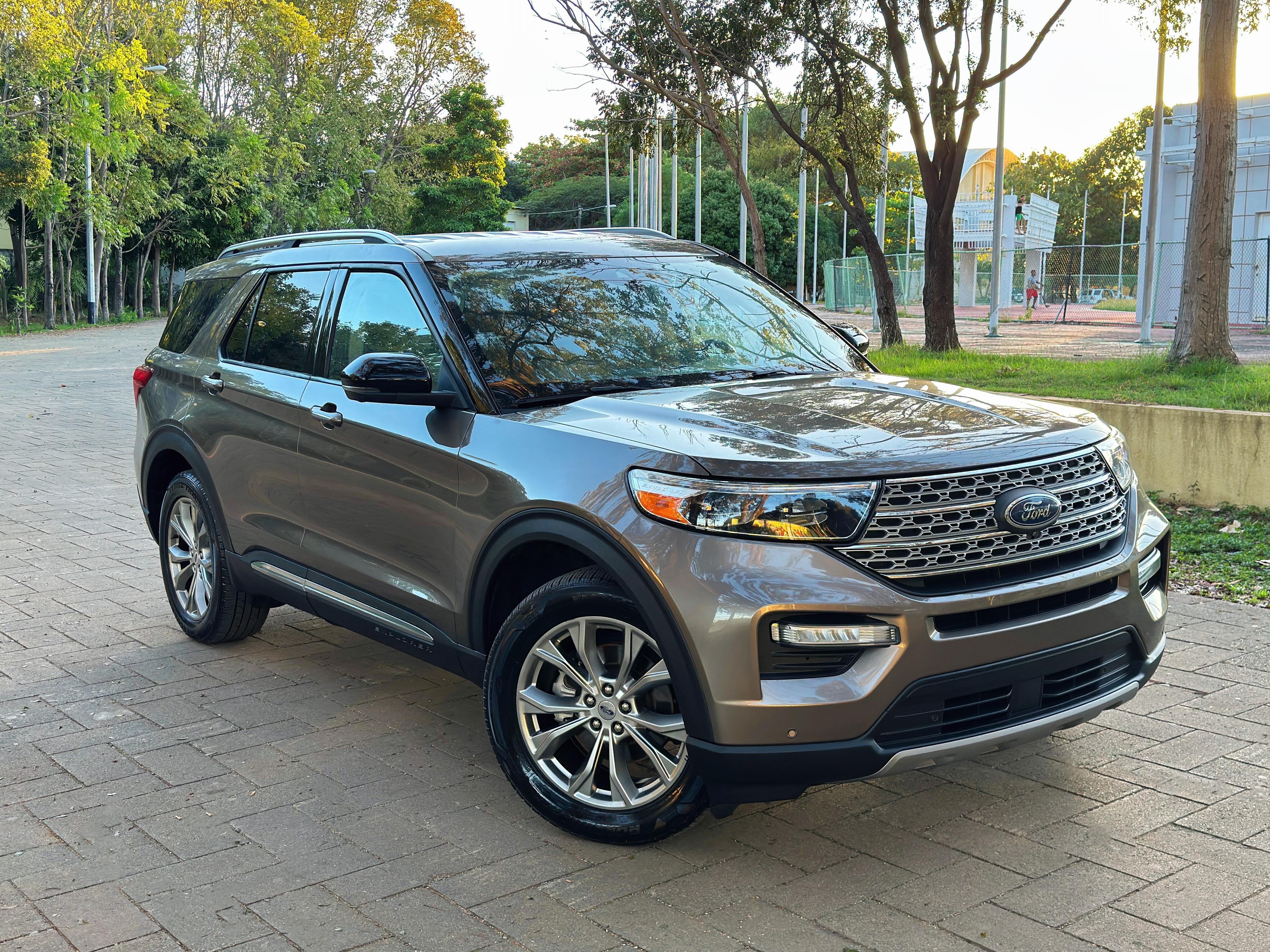 jeepetas y camionetas - Confortable lujosa espaciosa Ford Explorer limited 2021 excelente condiciones 