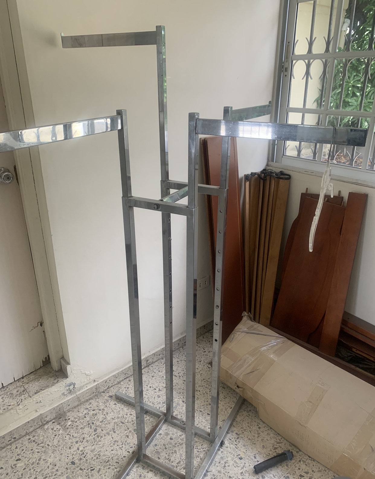 equipos profesionales - Rack perchero y soporte  2