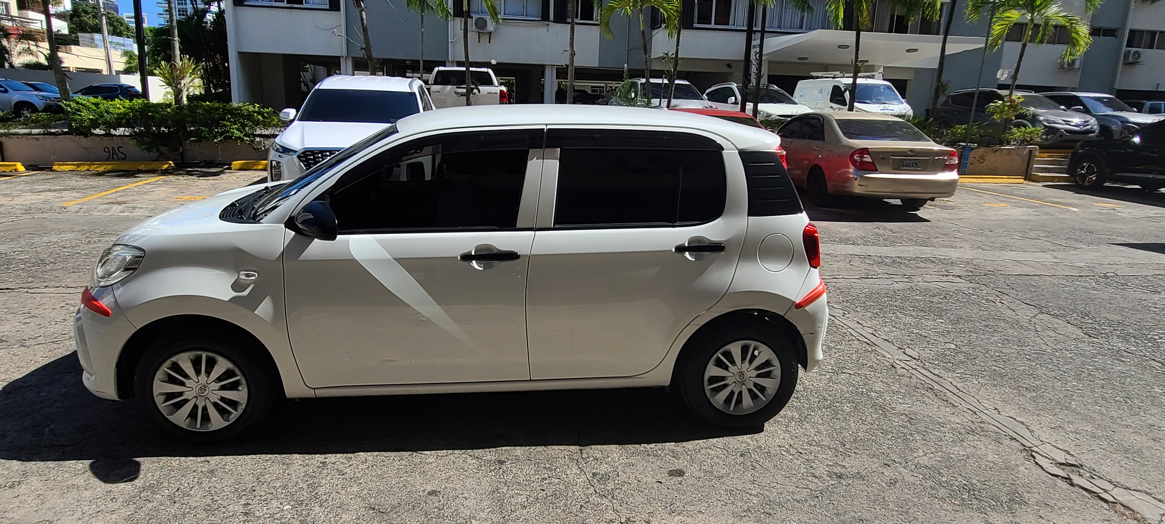 carros - Se Alquila Toyota Passo  1