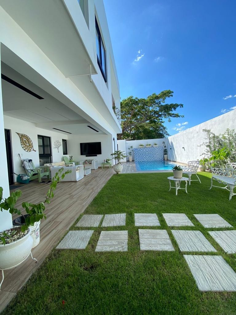 casas - Espléndida Casa con Piscina en Proyecto Residencial Privado