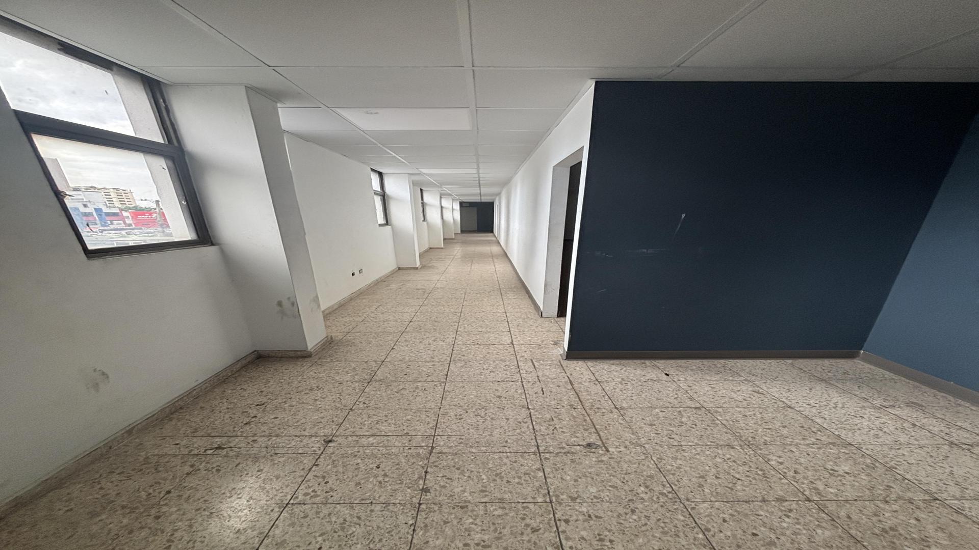 oficinas y locales comerciales - Alquiler Local Comercial Naco 2do piso 268Mts 2