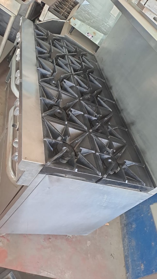 equipos profesionales - Estufa en acero inoxidable de 10 hornillas con doble horno 2