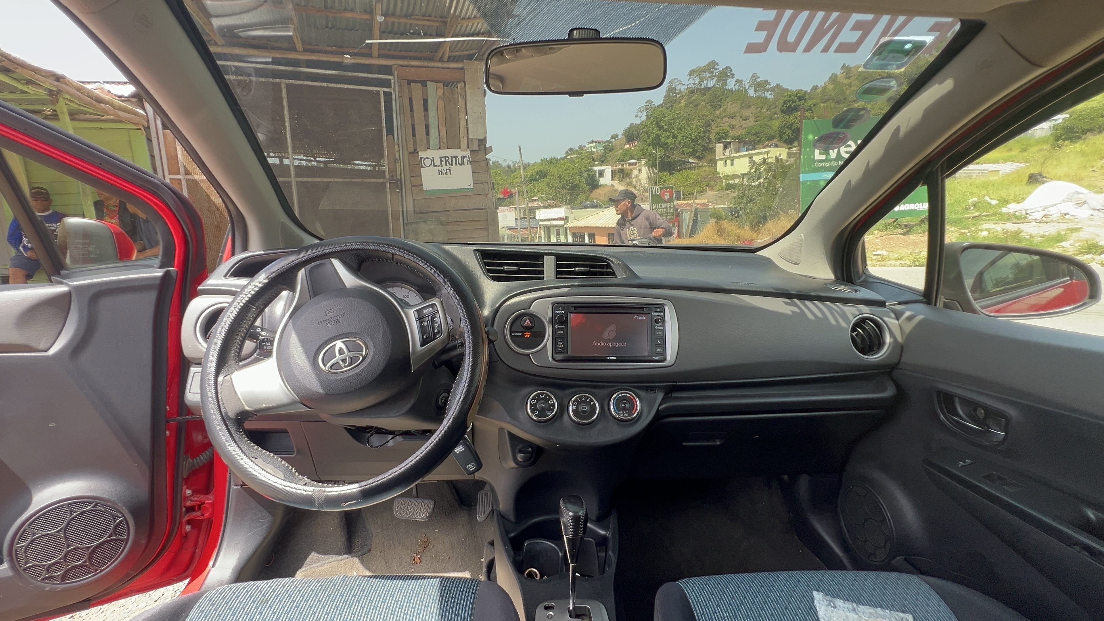carros - Toyota Yaris SE 2013 2