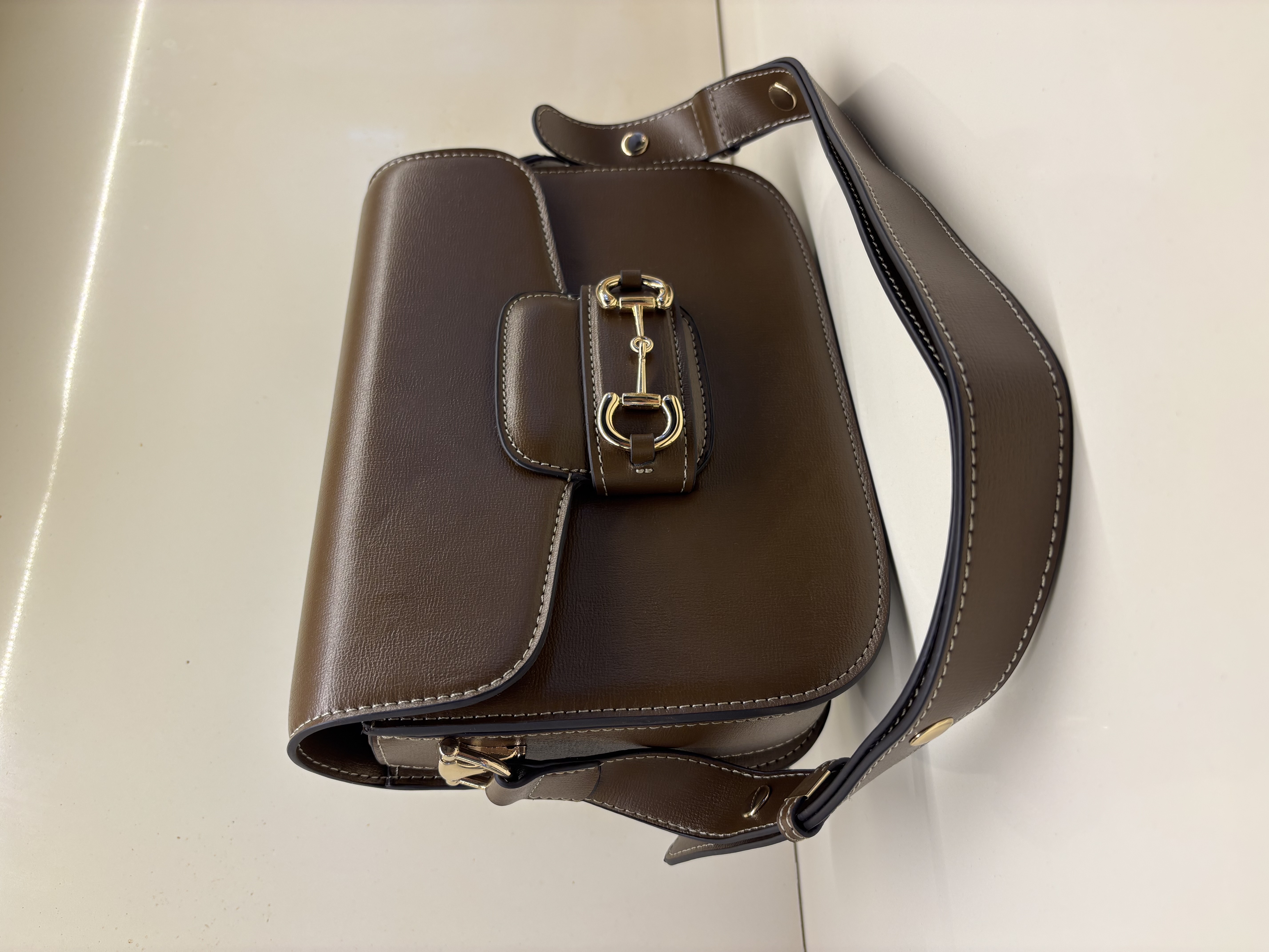 carteras y maletas - Cartera de hombro Marrón con detalles dorados  1