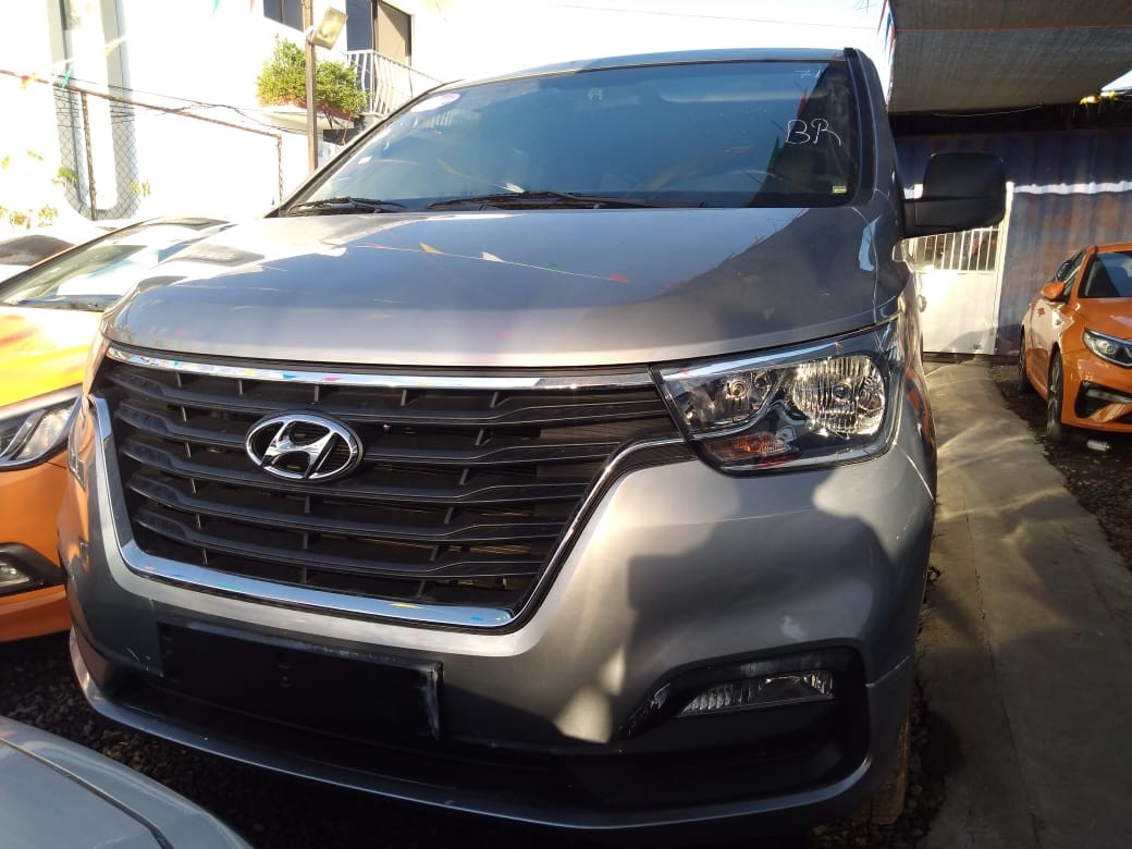 jeepetas y camionetas - HYUNDAI GRAND STAREX  1