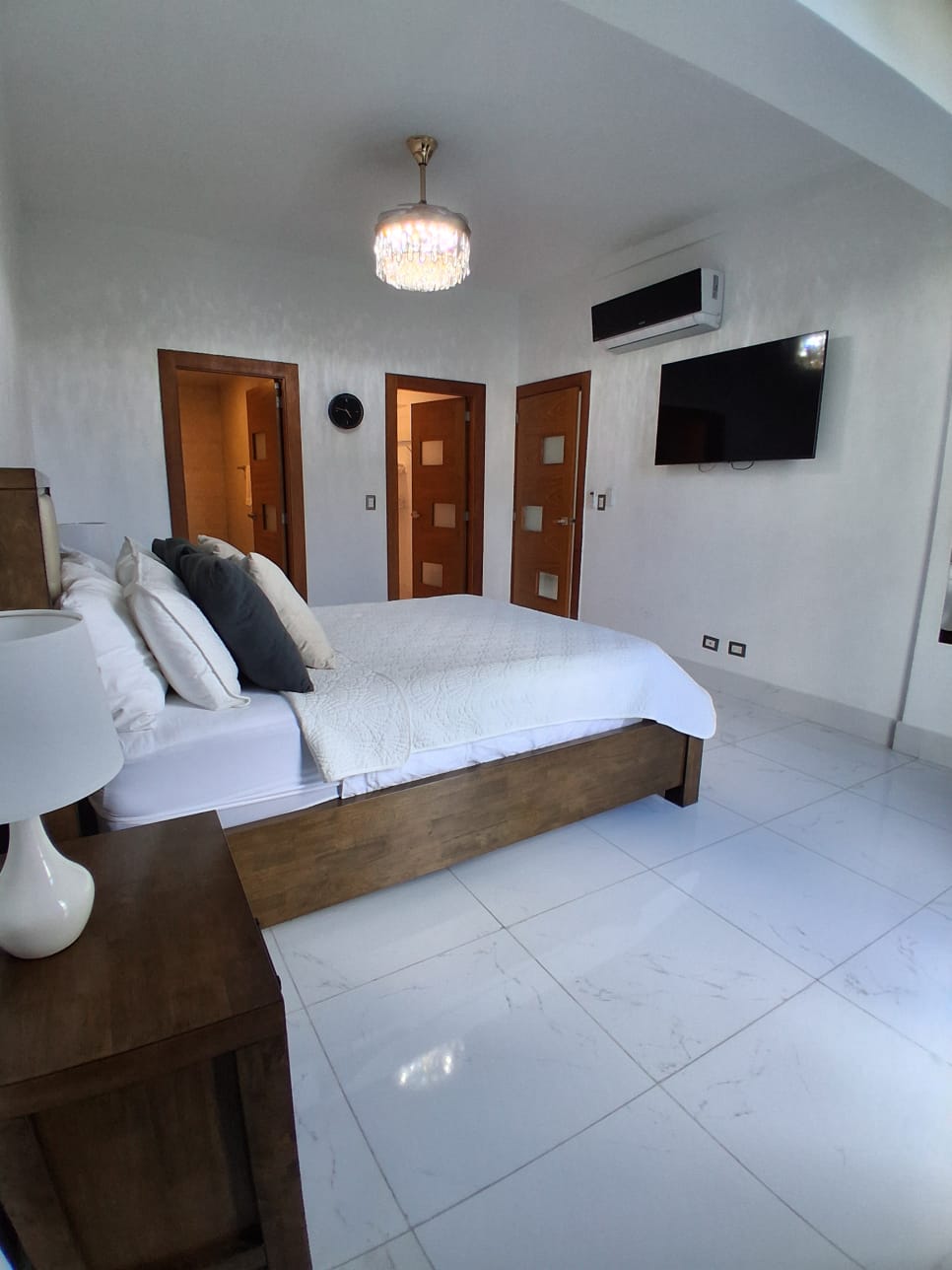 apartamentos - Apartamento Amueblado en piantini    US$ 2,400  8