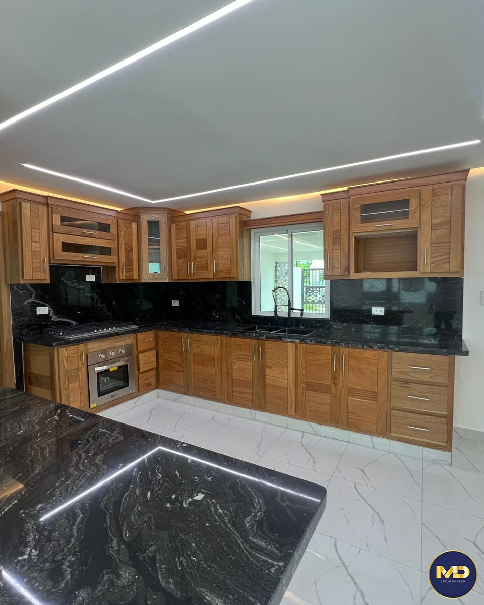 casas - Se Vende Casa de lujo con piscina ubicada en Prado Oriental, Aut. de San Isidro 1