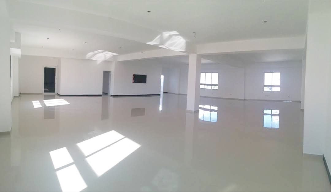 oficinas y locales comerciales - Local amplio en zona exclusiva 3