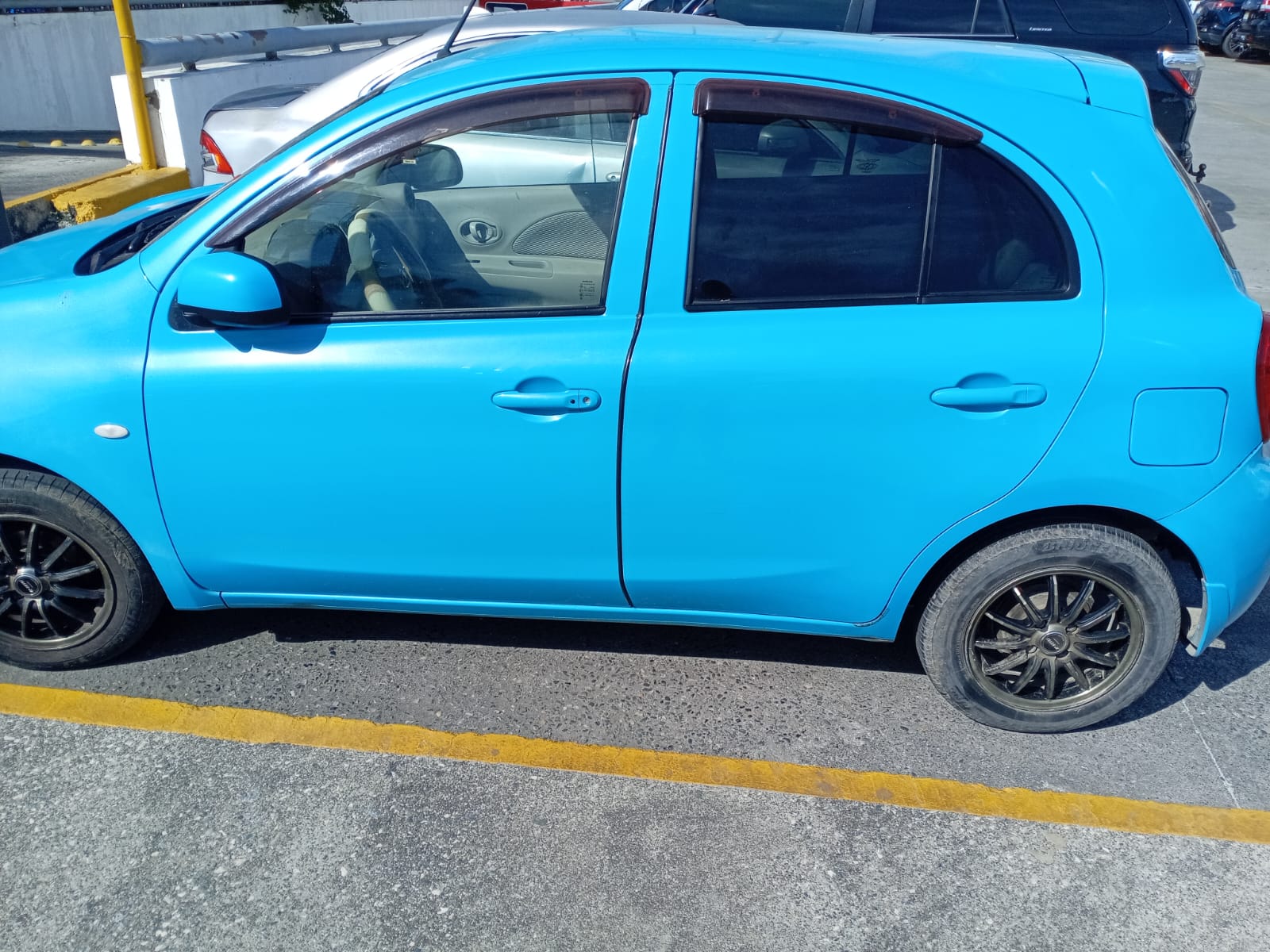 carros - VENDO NISSAN  NEGOCIABLE 2