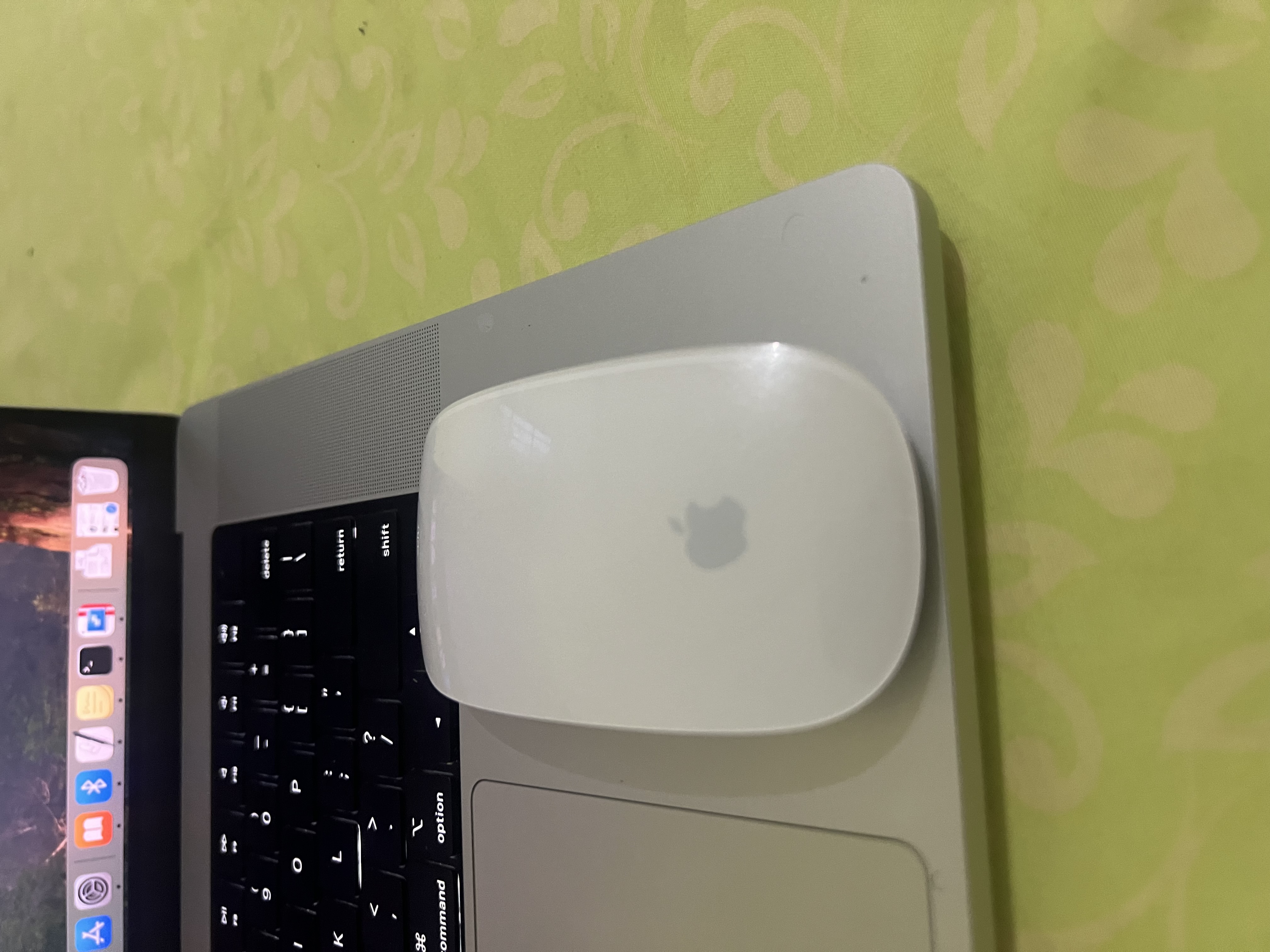 computadoras y laptops - MacBook Pro m1 libre de iCloud  6