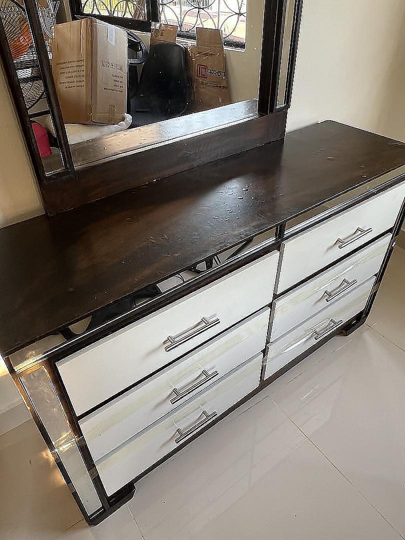 muebles y colchones - se vende juego de cama queen (no incluye colchón) 