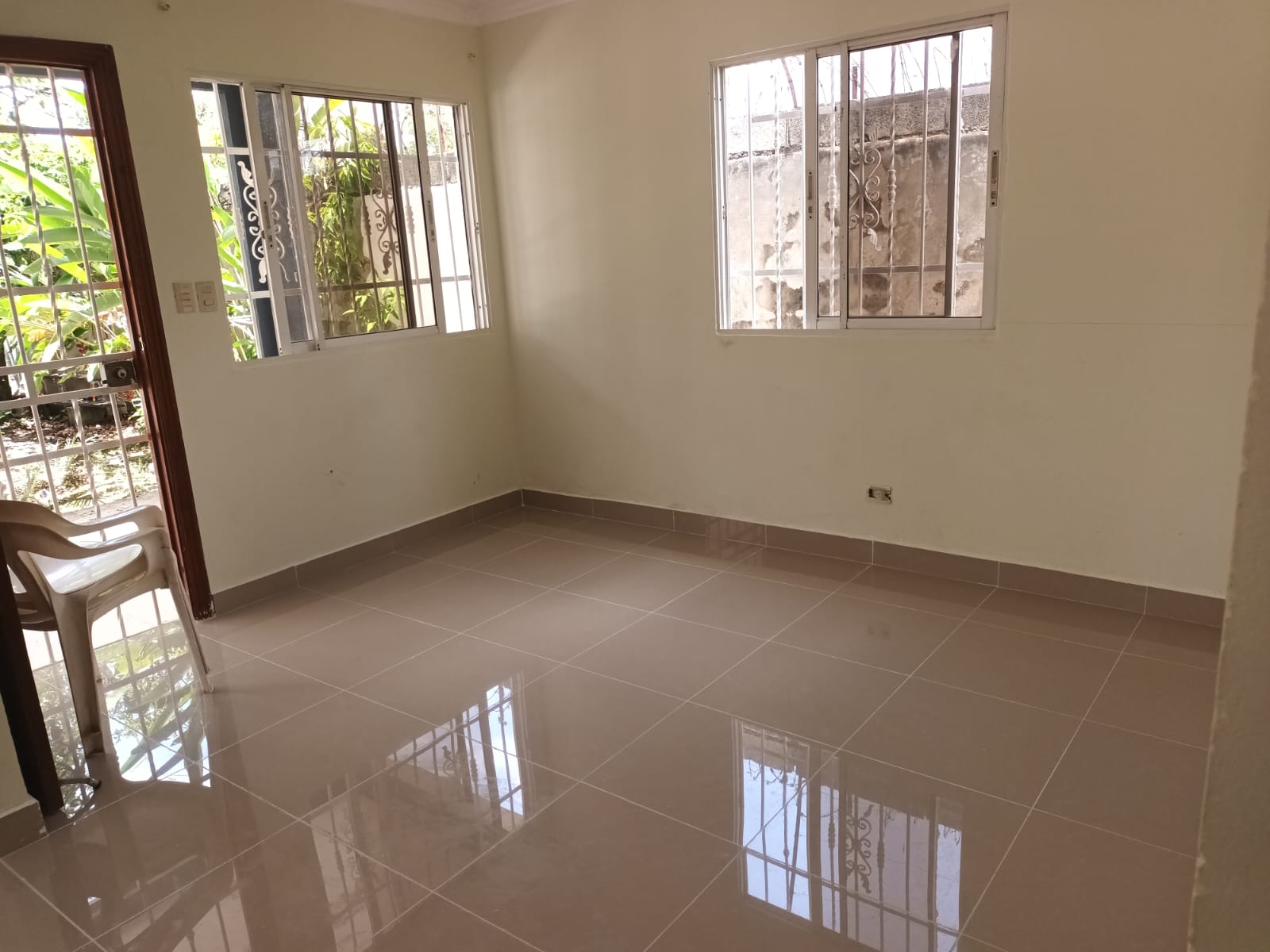 casas - Se alquila amplia casa  en Residencial Hispanio 4