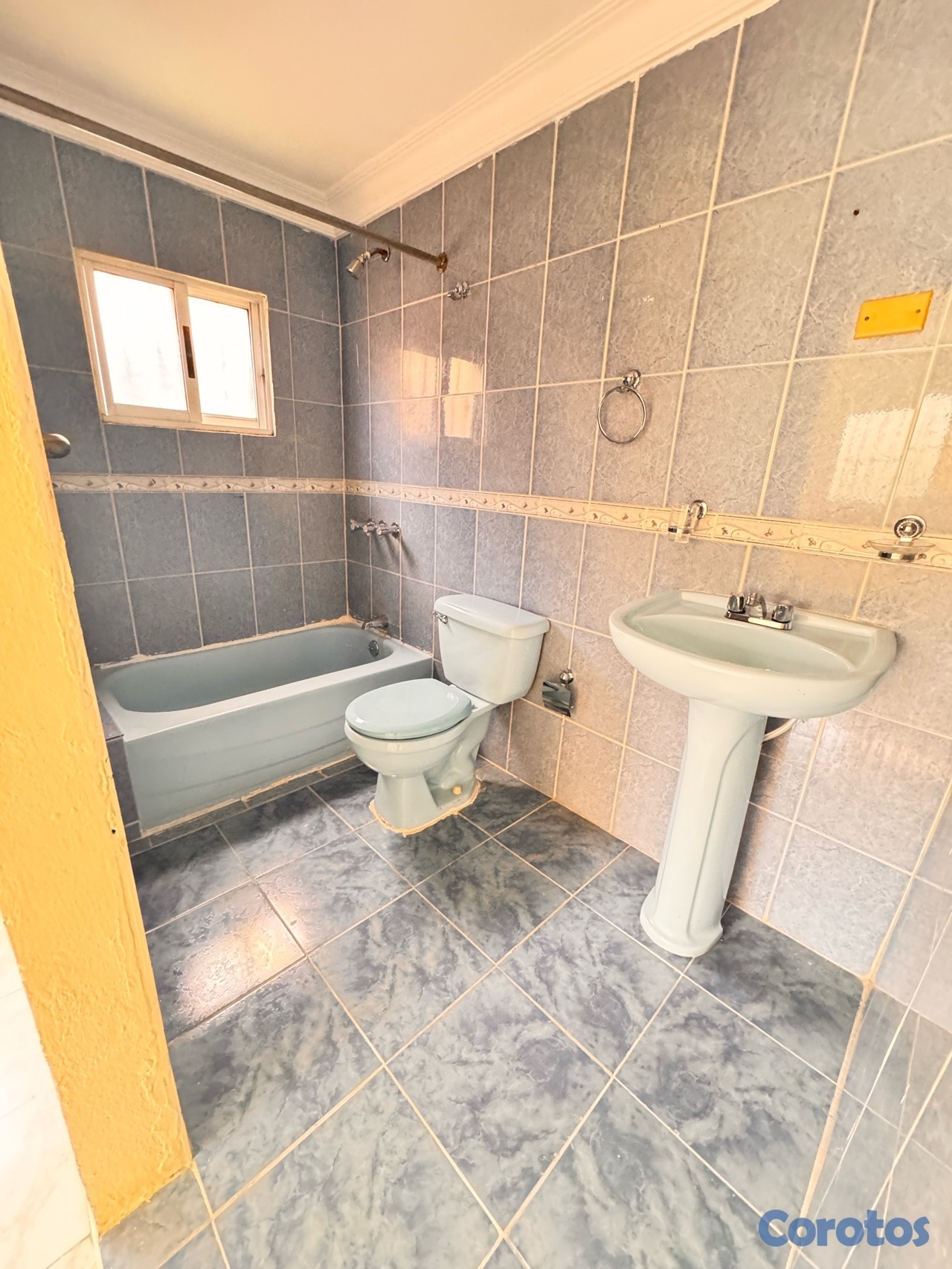 casas - venta de casa en la autopista de san isidro con 4 parqueos Santo Domingo este  4