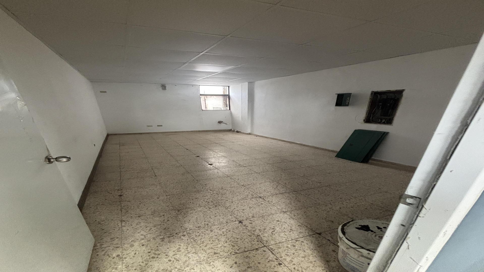 oficinas y locales comerciales - Alquiler Local Comercial Naco 2do piso 268Mts 3