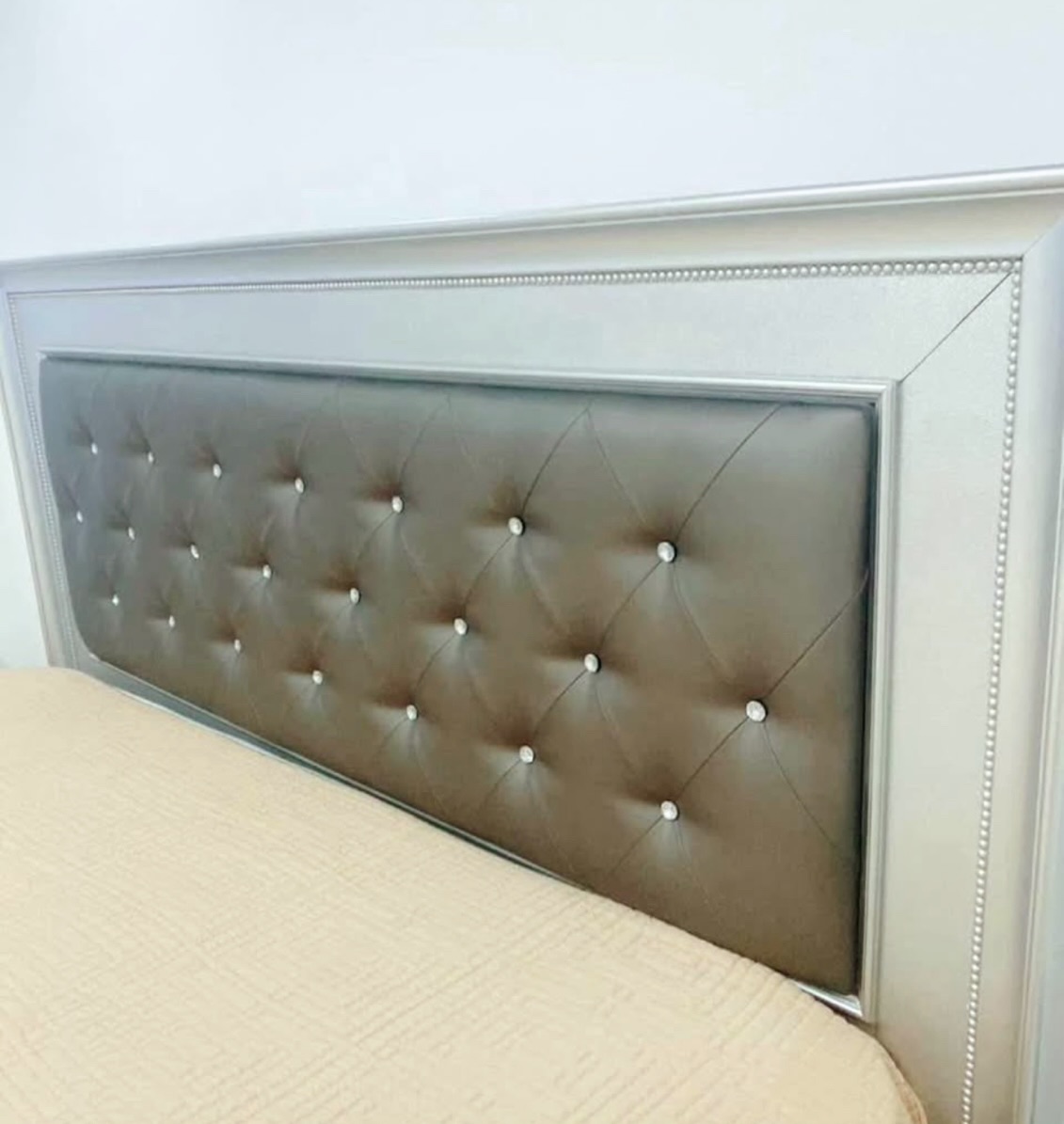 muebles y colchones - Vendo juego de habitación cama King  0