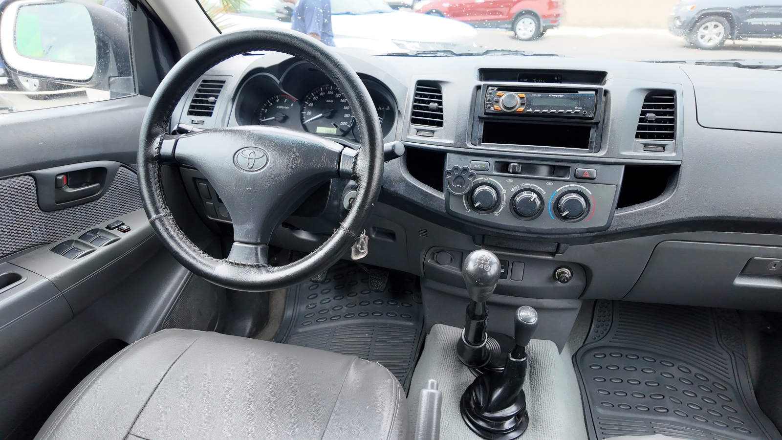 jeepetas y camionetas - TOYOTA HILUX 2012 7