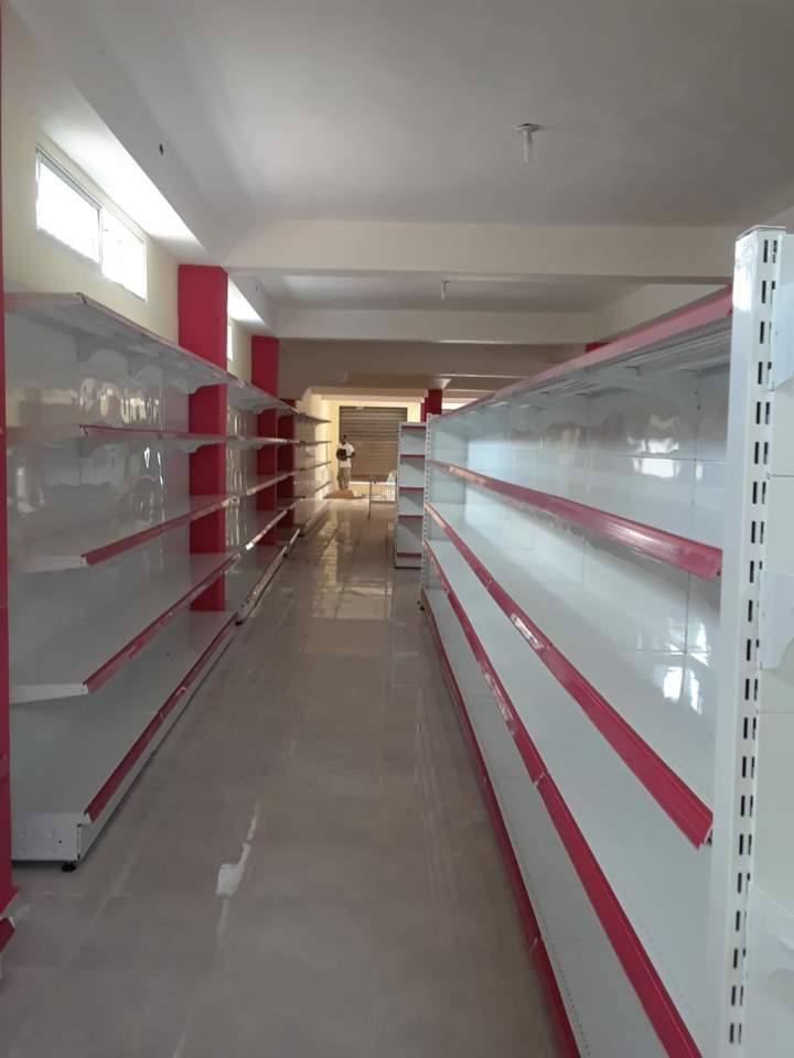 equipos profesionales - Tramos de exhibición tipo Góndolas de supermercado estilo Argentino Nuevos 4