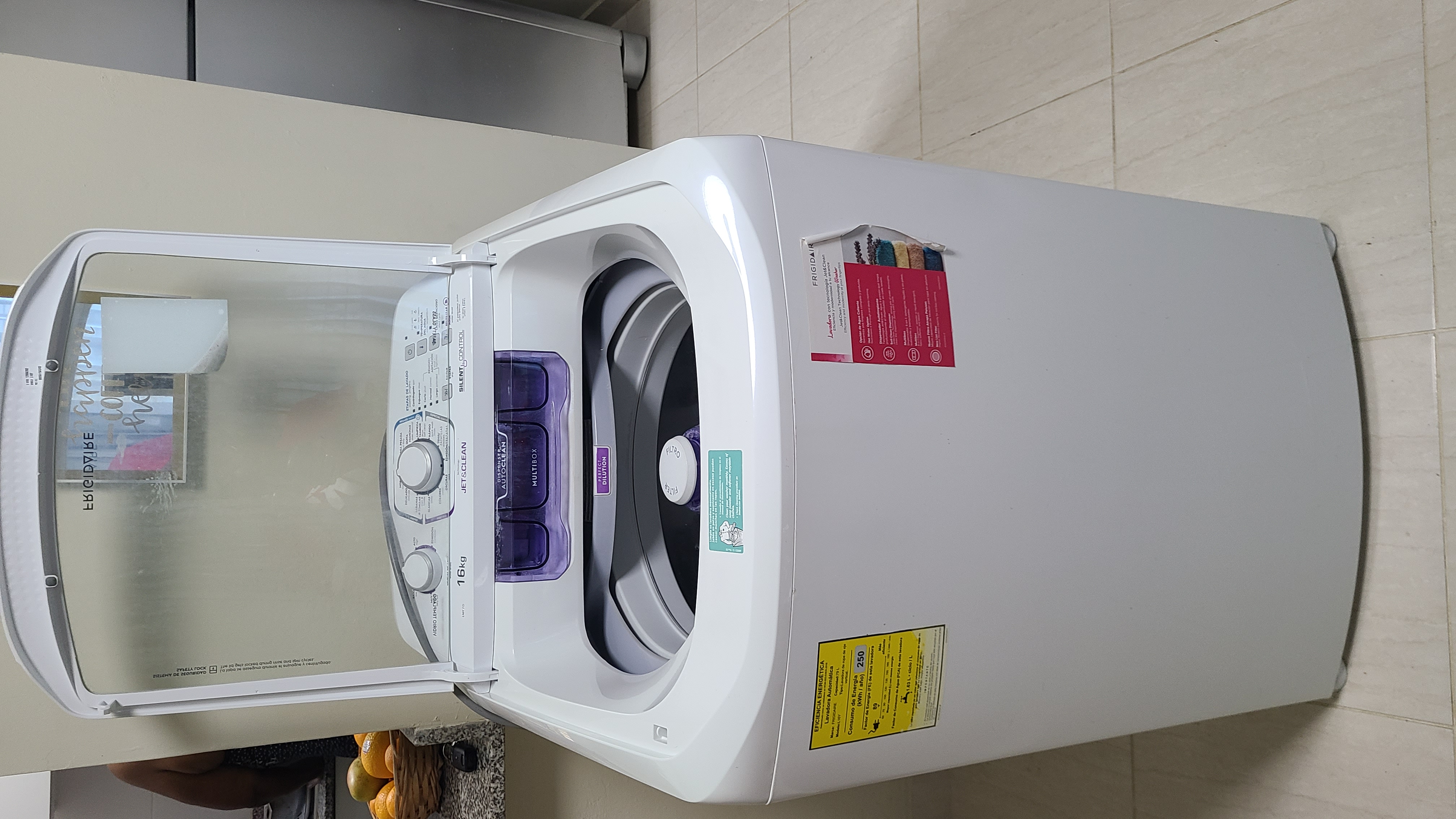 electrodomesticos - Lavadora automática Frigidaire - deja la ropa humeda para tender.  4