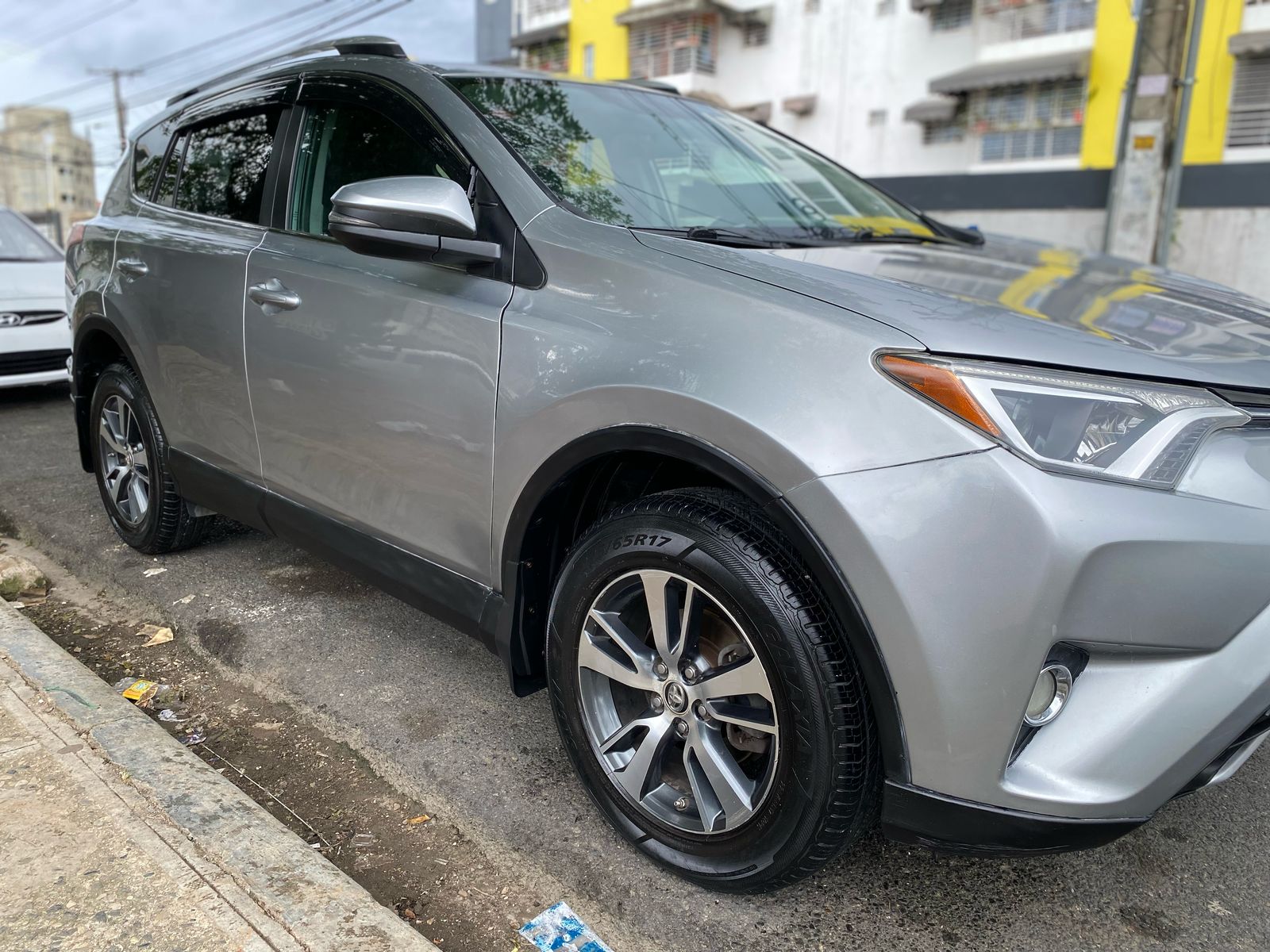 jeepetas y camionetas - Toyota Rav4 xle 2016 6