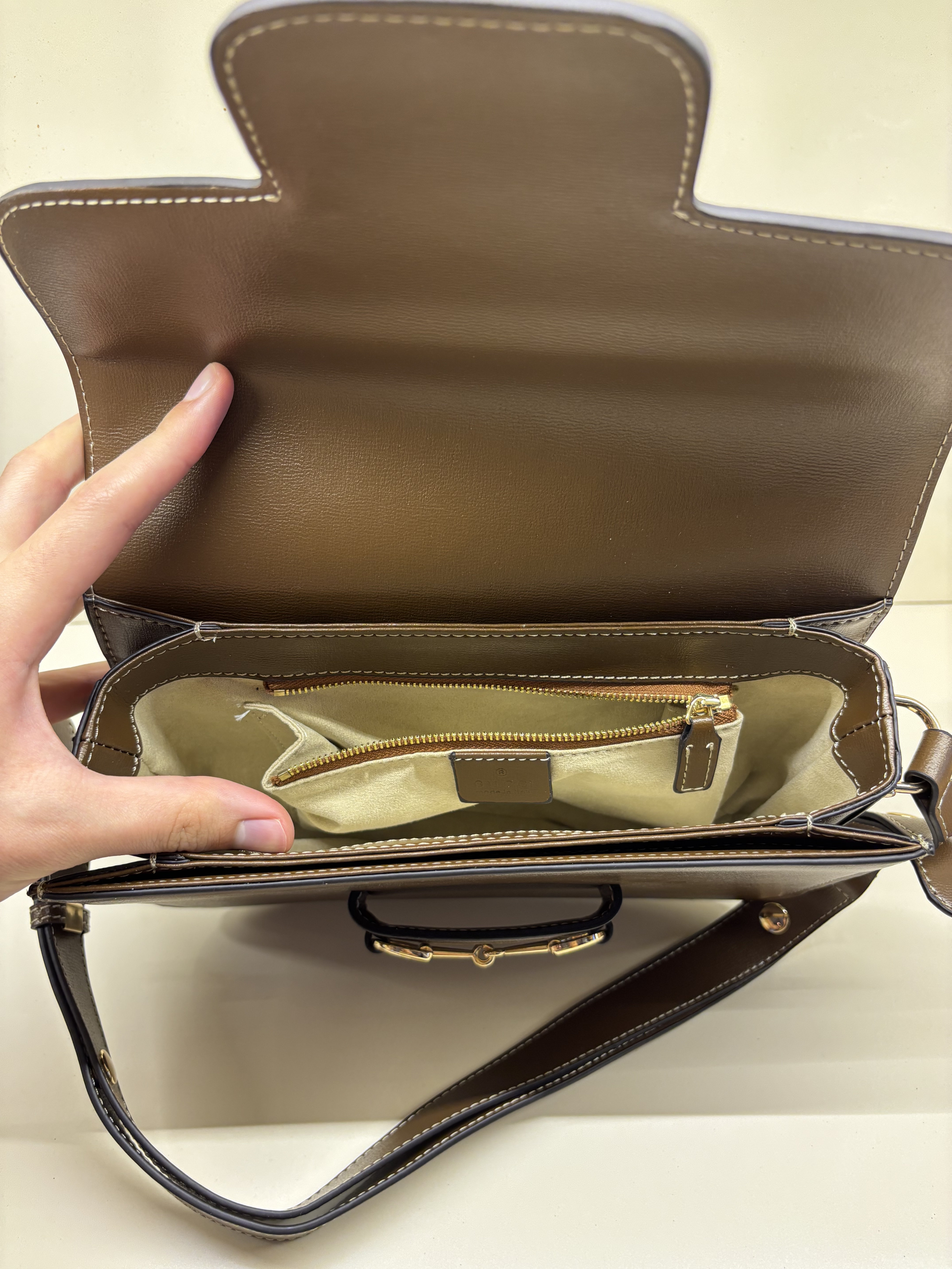 carteras y maletas - Cartera de hombro Marrón con detalles dorados  2