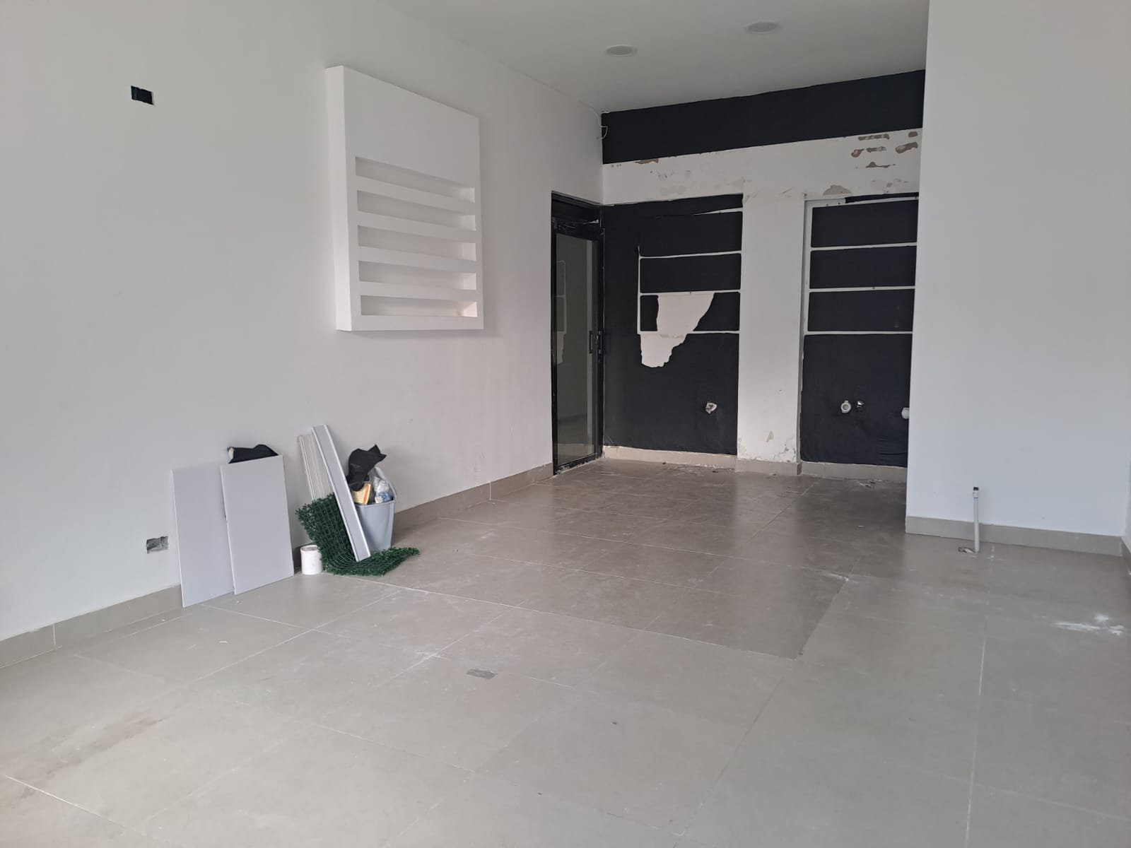 oficinas y locales comerciales - Alquilo Local  1er piso 45  mts  en  la castellana 2