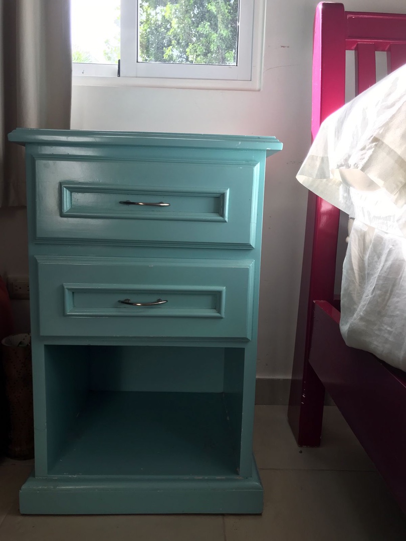 muebles y colchones - Juego de cama, 2 mesitas de noche mas mesa tipo escritorio.  1