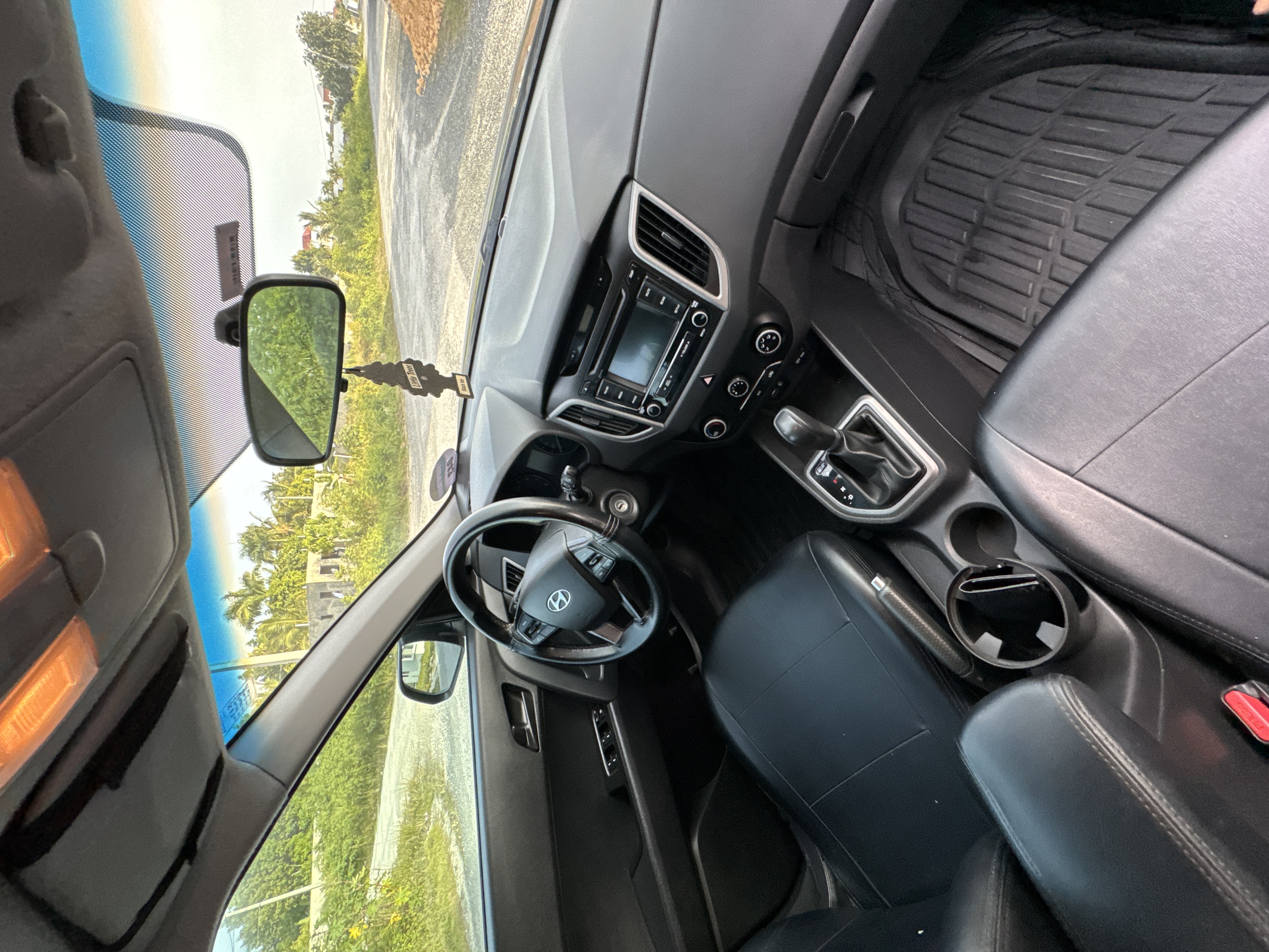jeepetas y camionetas - Hyundai Cantus 2017, excelentes condiciones 9