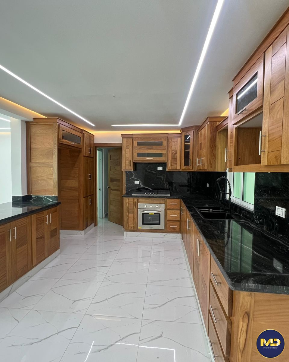 casas - Se Vende Casa de lujo con piscina ubicada en Prado Oriental, Aut. de San Isidro 2