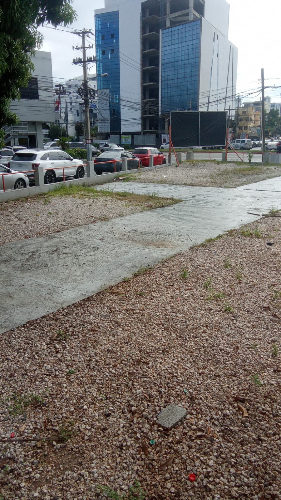 penthouses - Se Alquila Solar  Ubicado en la Av. 27 de Febrero 2