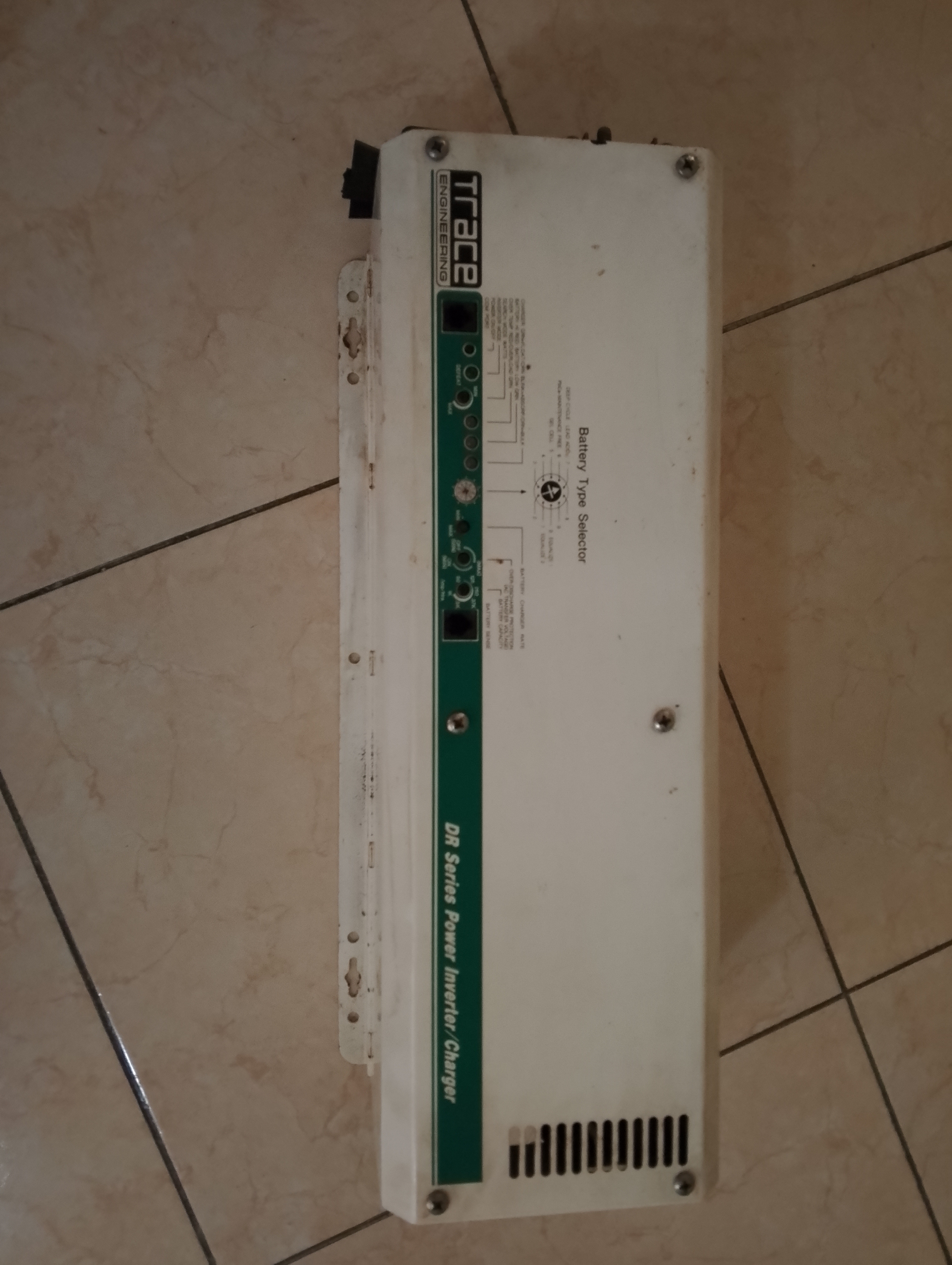 plantas e inversores - DE OPORTUNIAD Dos Inversores TRACE 2.4Kw y 1.5Kw 1