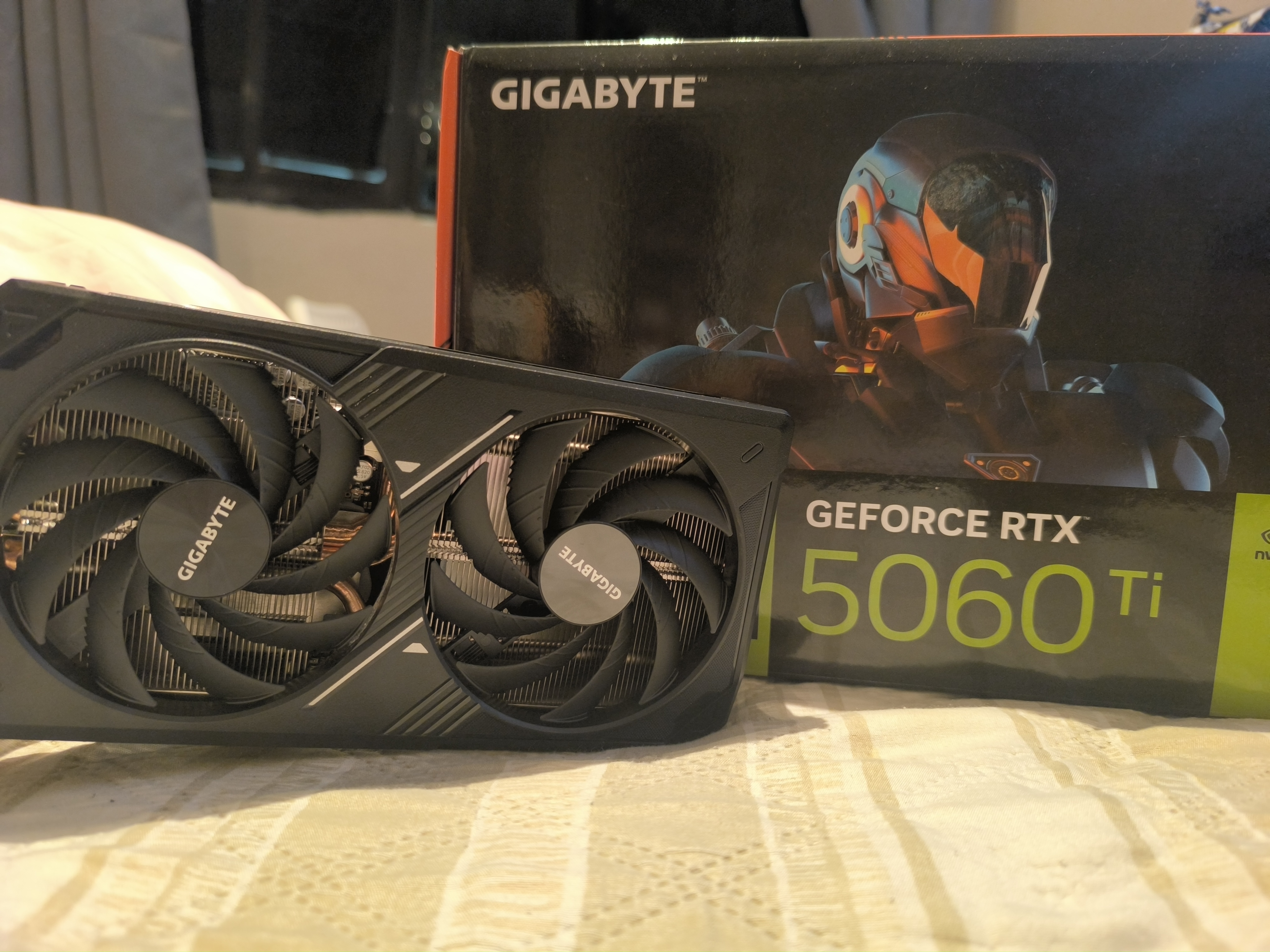 computadoras y laptops - Tarjeta de video RTX 5060 TI 16GB 2