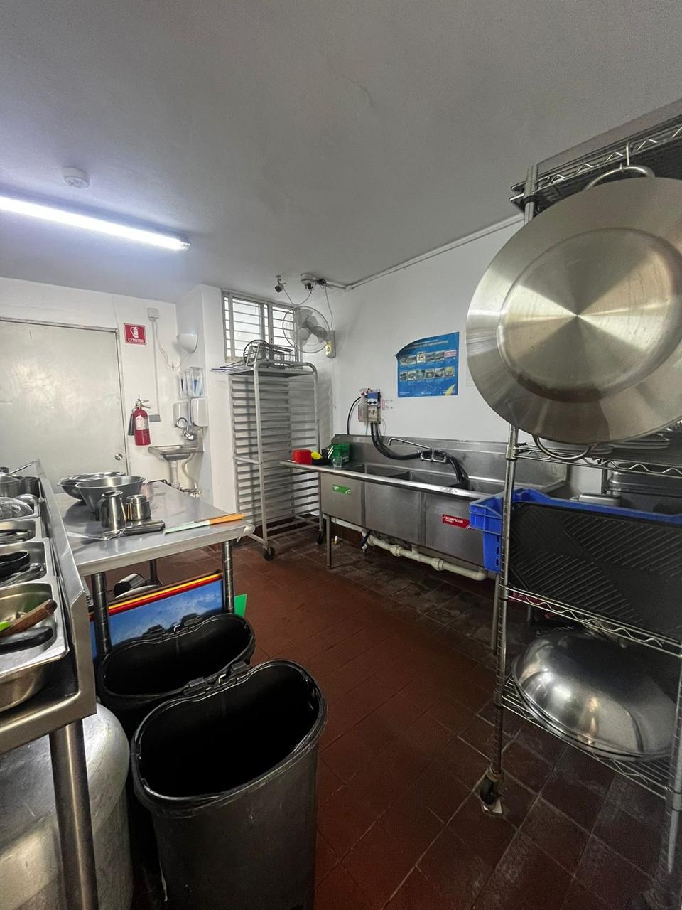 oficinas y locales comerciales - Vendo Casa Cocina Industral