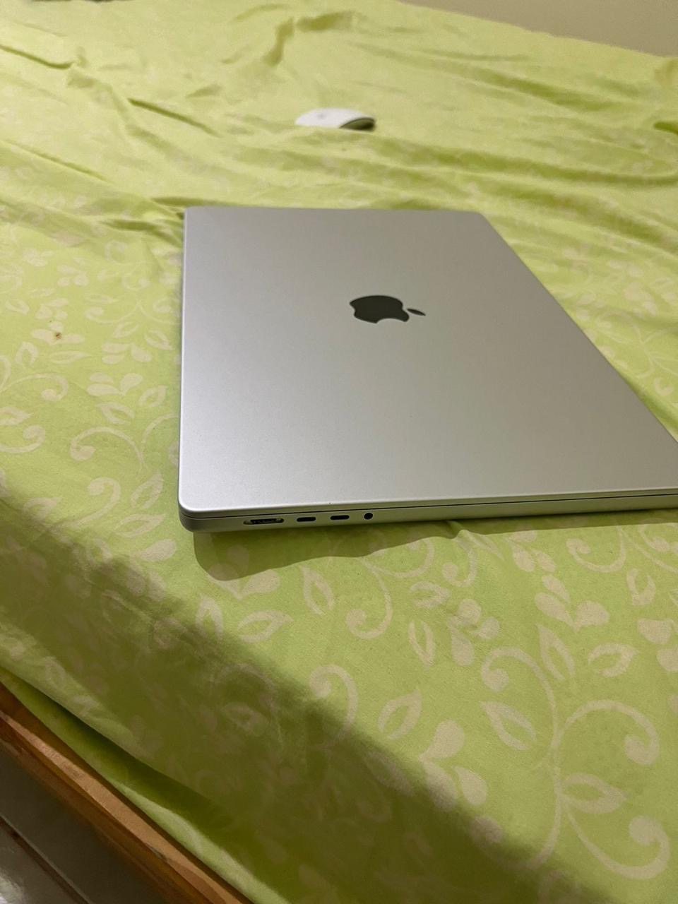 computadoras y laptops - MacBook Pro m1 libre de iCloud  7